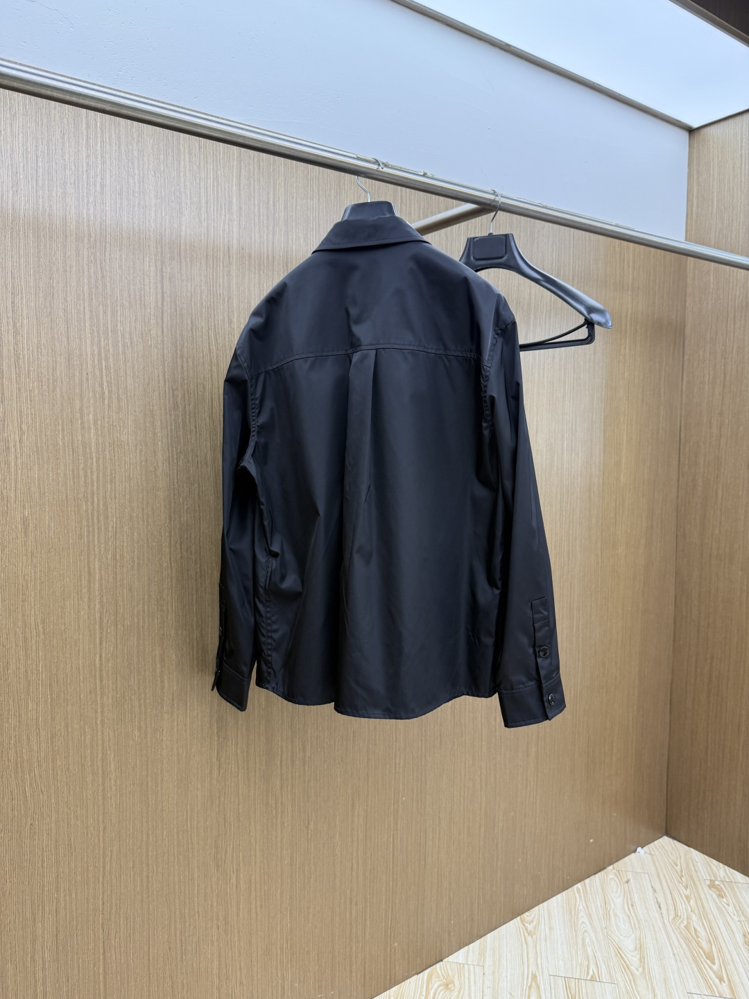 早春 PRADA 春款2026最新款时尚设计师款夹克外套.处处细节显工艺足够的高级 结构性剪裁的设计改变
