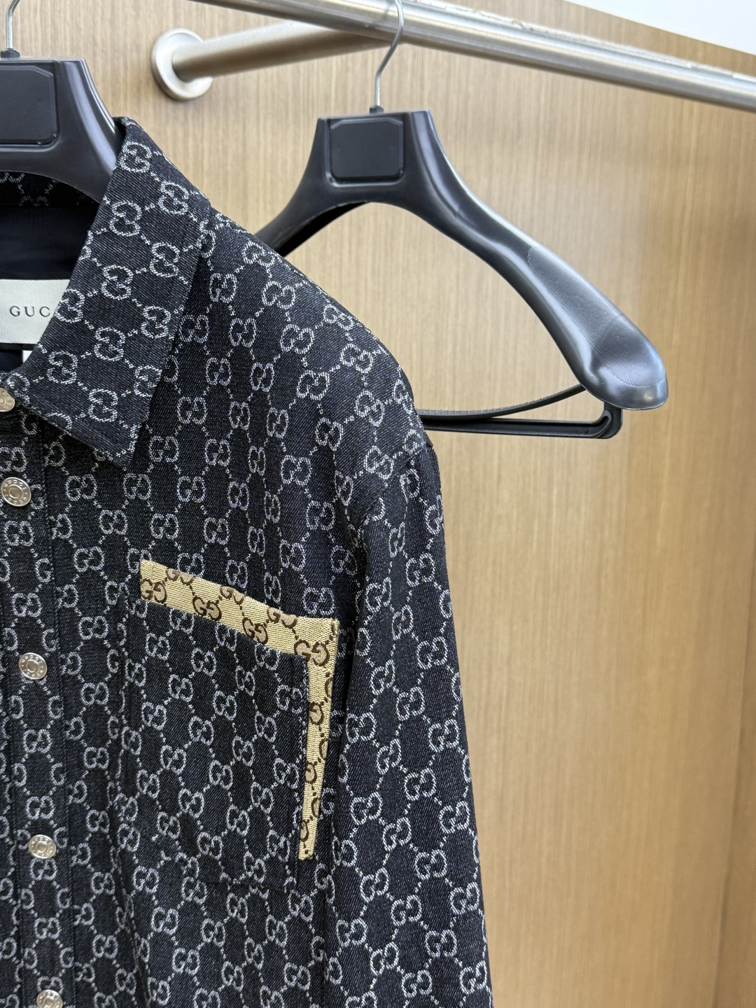 早春 GUCCI 春款2026最新款时尚设计师款夹克外套.处处细节显工艺足够的高级 结构性剪裁的设计改变