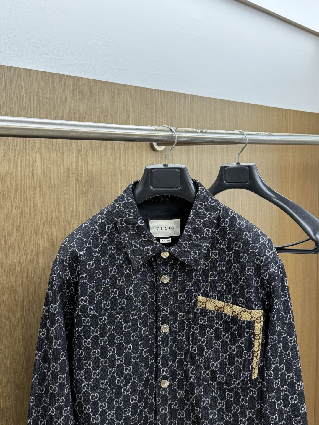 早春 GUCCI 春款2026最新款时尚设计师款夹克外套.处处细节显工艺足够的高级 结构性剪裁的设计改变