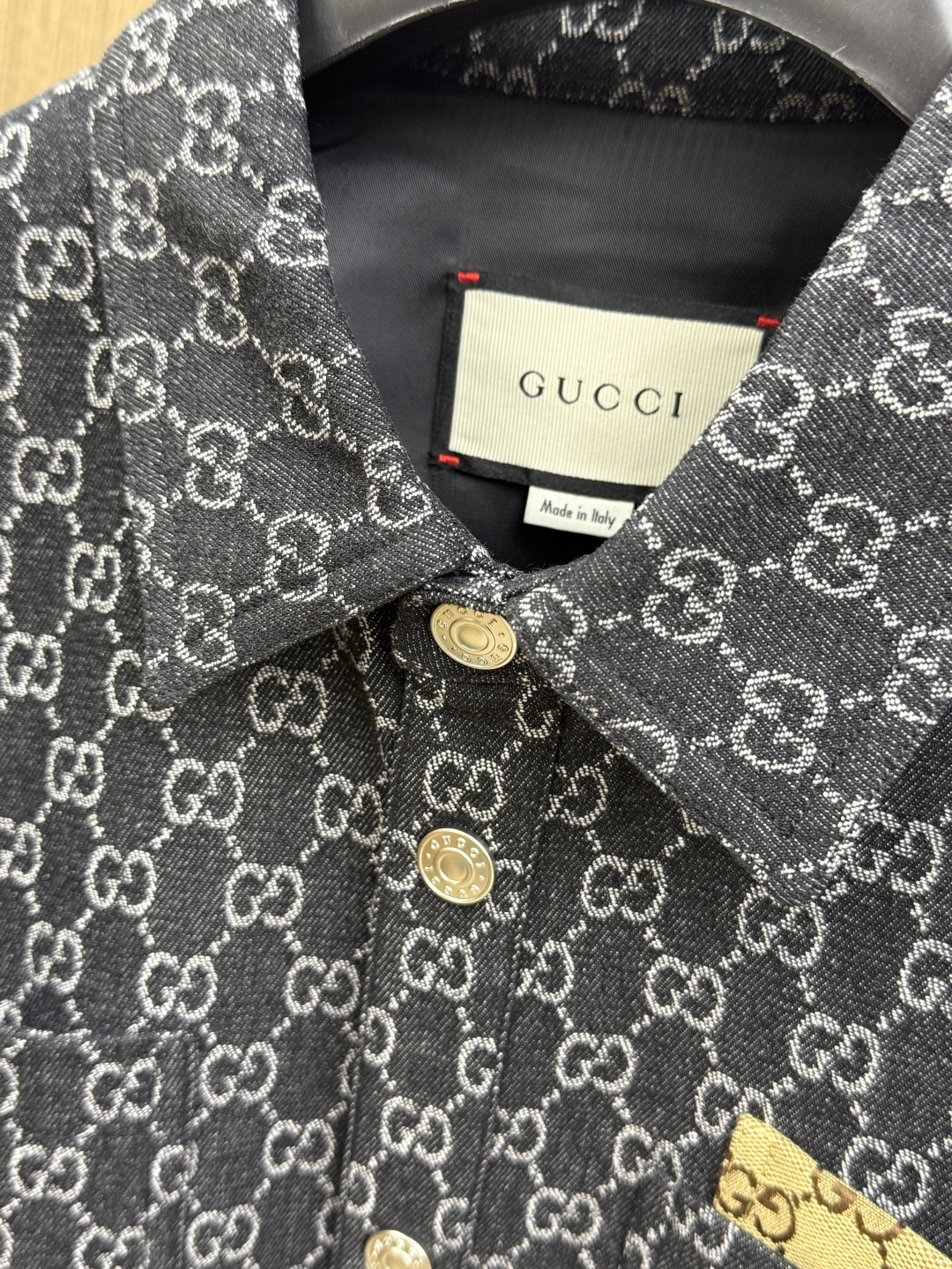 早春 GUCCI 春款2026最新款时尚设计师款夹克外套.处处细节显工艺足够的高级 结构性剪裁的设计改变