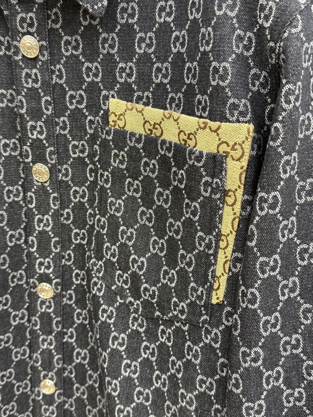 早春 GUCCI 春款2026最新款时尚设计师款夹克外套.处处细节显工艺足够的高级 结构性剪裁的设计改变
