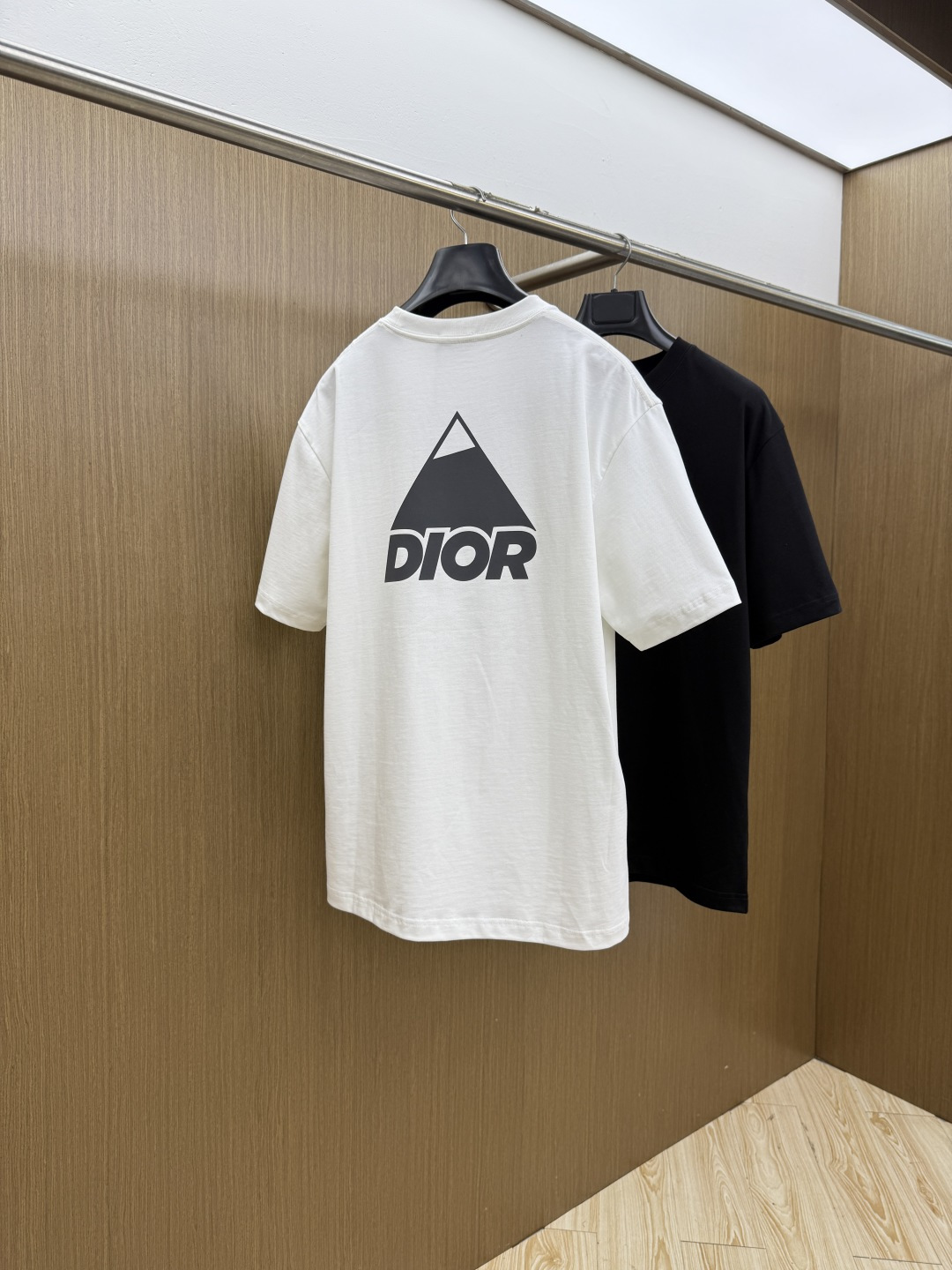 早春 CD 🔥🔥高品质 2026春夏最新款经典短袖T恤 经典标识图案logo时尚简约潮流短袖，最顶级的品
