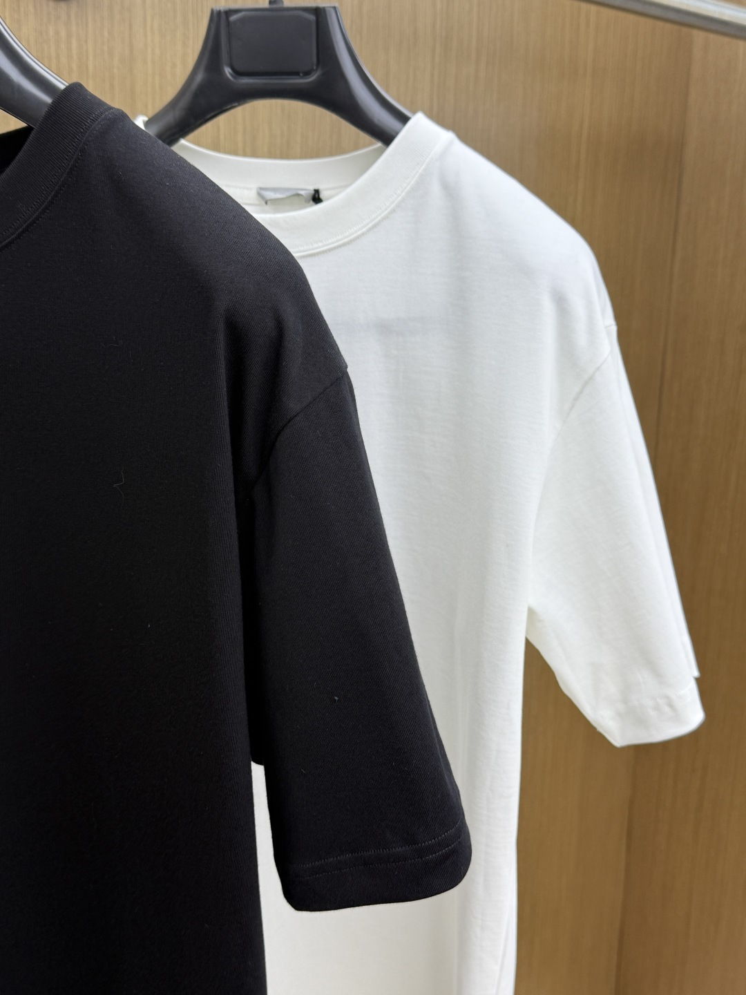 早春 CD 🔥🔥高品质 2026春夏最新款经典短袖T恤 经典标识图案logo时尚简约潮流短袖，最顶级的品