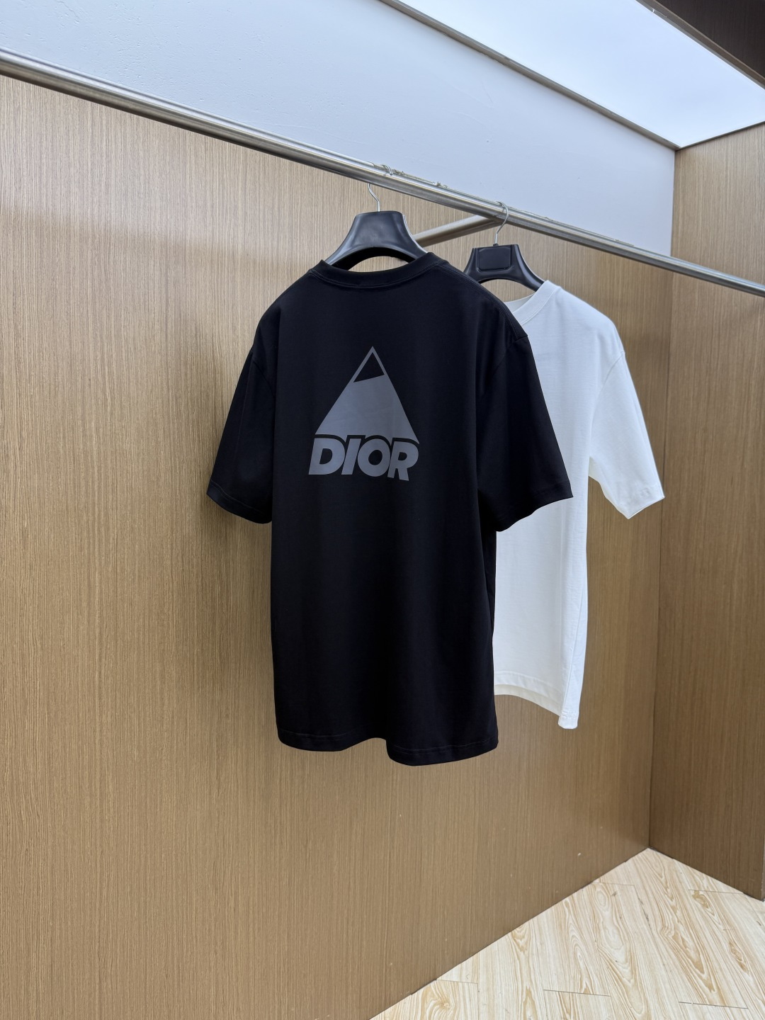 早春 CD 🔥🔥高品质 2026春夏最新款经典短袖T恤 经典标识图案logo时尚简约潮流短袖，最顶级的品