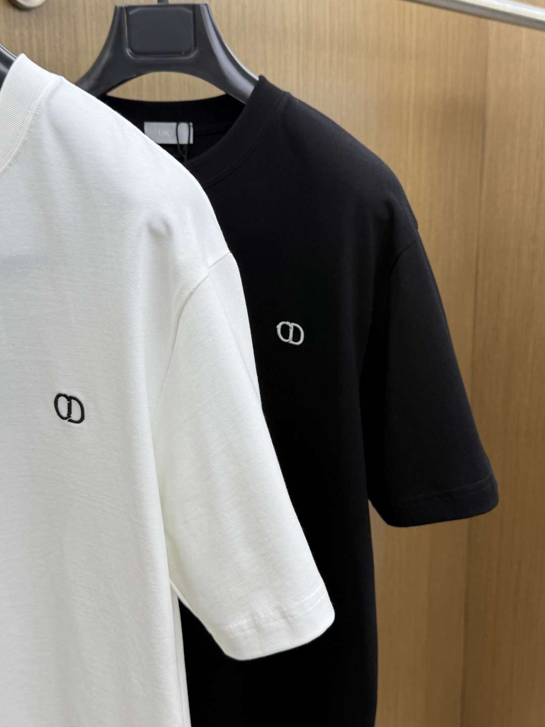 早春 CD 🔥🔥高品质 2026春夏最新款经典短袖T恤 经典标识图案logo时尚简约潮流短袖，最顶级的品