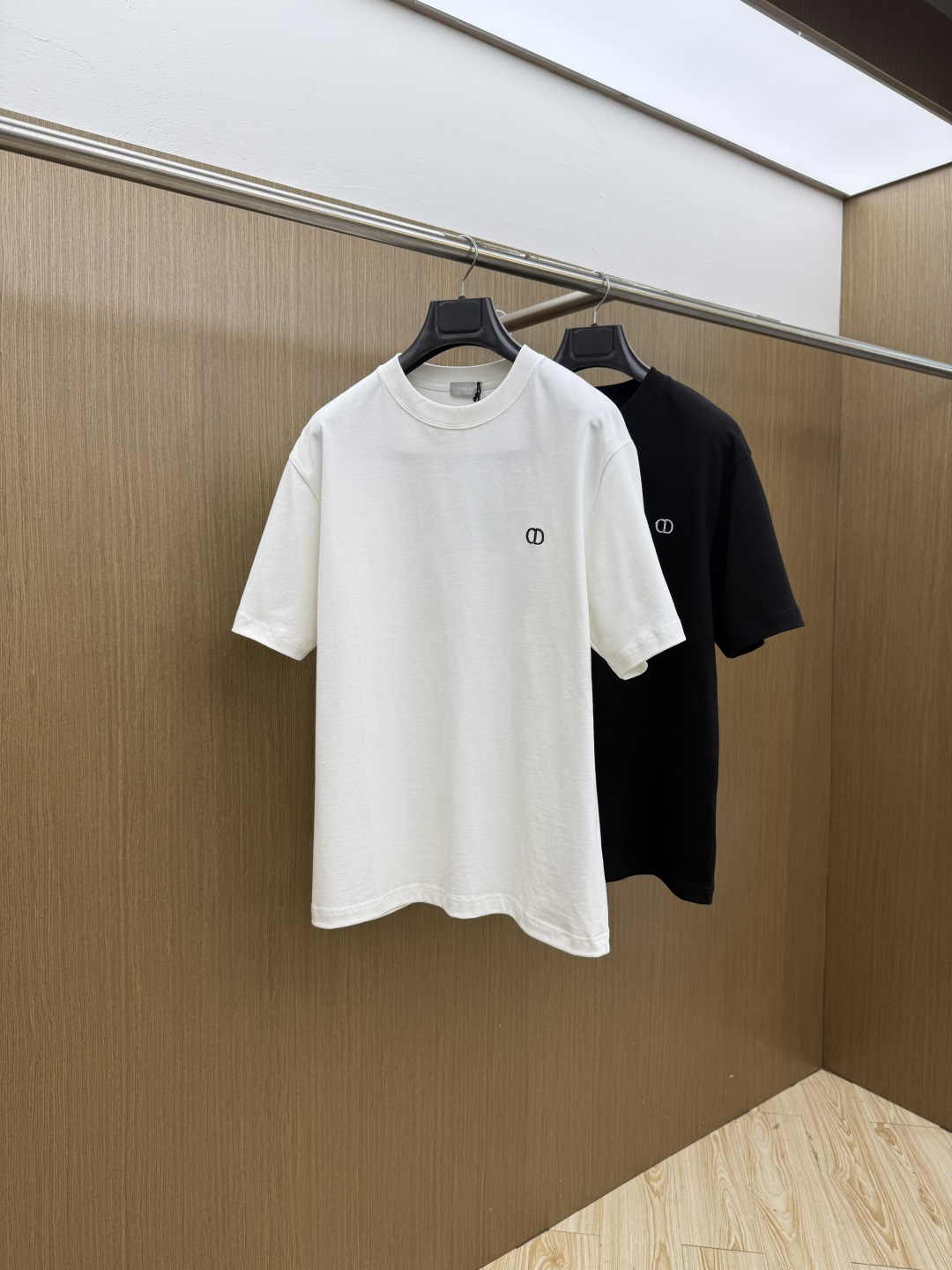 早春 CD 🔥🔥高品质 2026春夏最新款经典短袖T恤 经典标识图案logo时尚简约潮流短袖，最顶级的品