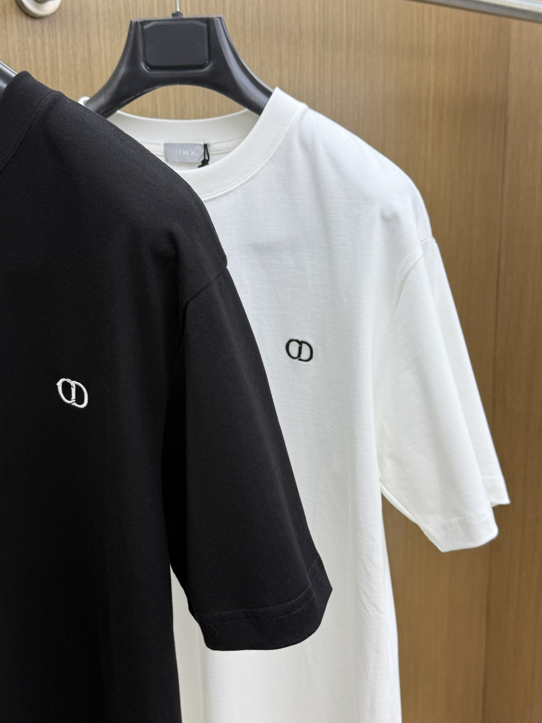 早春 CD 🔥🔥高品质 2026春夏最新款经典短袖T恤 经典标识图案logo时尚简约潮流短袖，最顶级的品