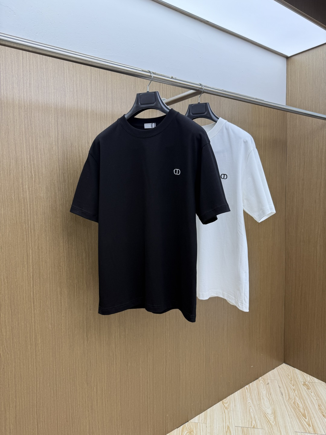 早春 CD 🔥🔥高品质 2026春夏最新款经典短袖T恤 经典标识图案logo时尚简约潮流短袖，最顶级的品