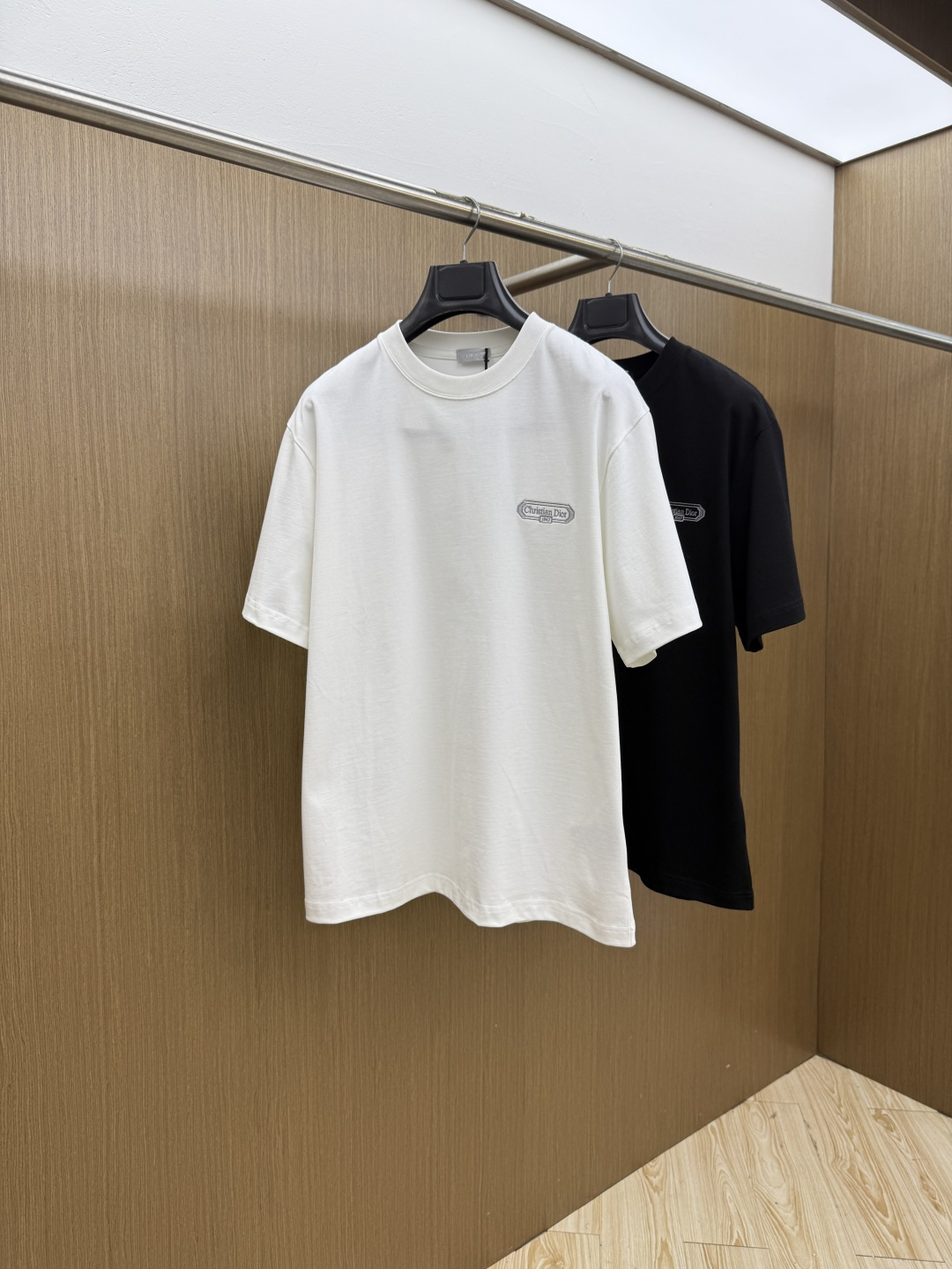 早春 CD 🔥🔥高品质 2026春夏最新款经典短袖T恤 经典标识图案logo时尚简约潮流短袖，最顶级的品