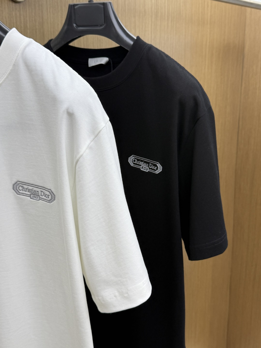 早春 CD 🔥🔥高品质 2026春夏最新款经典短袖T恤 经典标识图案logo时尚简约潮流短袖，最顶级的品