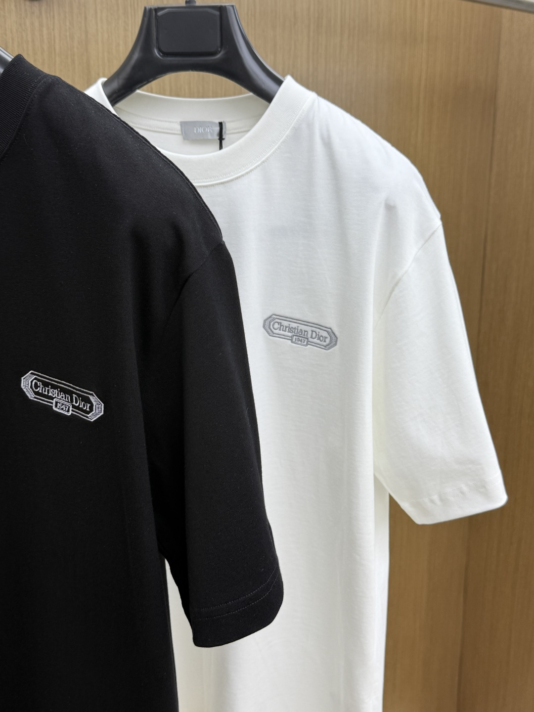 早春 CD 🔥🔥高品质 2026春夏最新款经典短袖T恤 经典标识图案logo时尚简约潮流短袖，最顶级的品