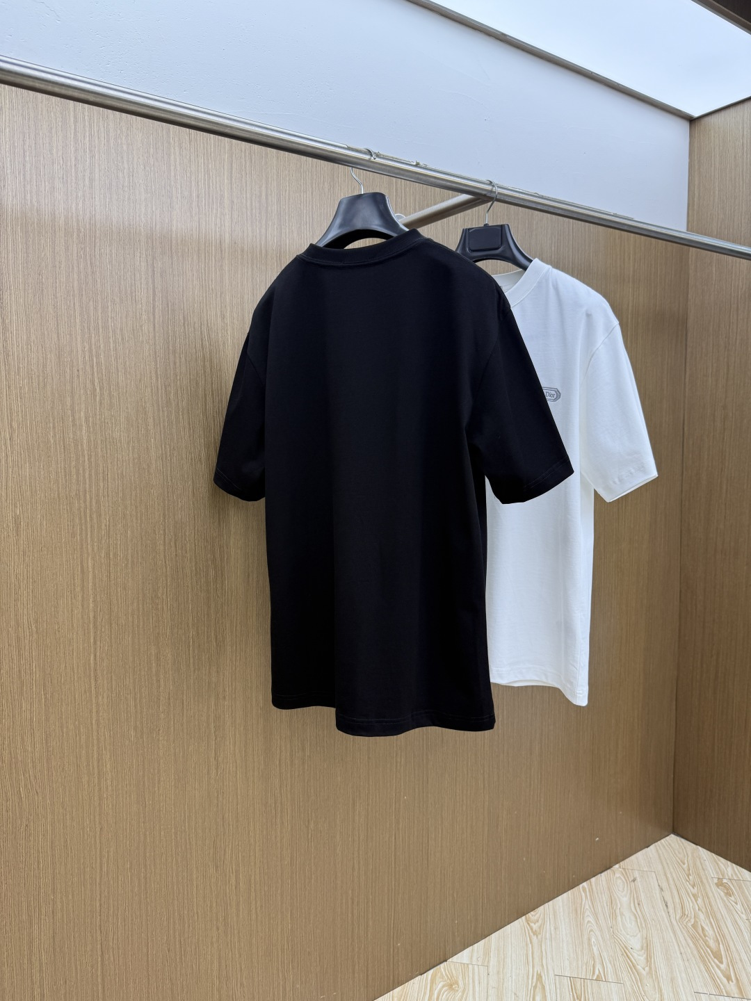 早春 CD 🔥🔥高品质 2026春夏最新款经典短袖T恤 经典标识图案logo时尚简约潮流短袖，最顶级的品