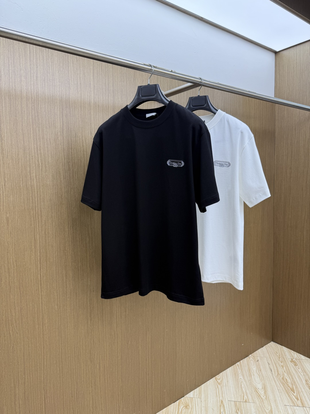 早春 CD 🔥🔥高品质 2026春夏最新款经典短袖T恤 经典标识图案logo时尚简约潮流短袖，最顶级的品