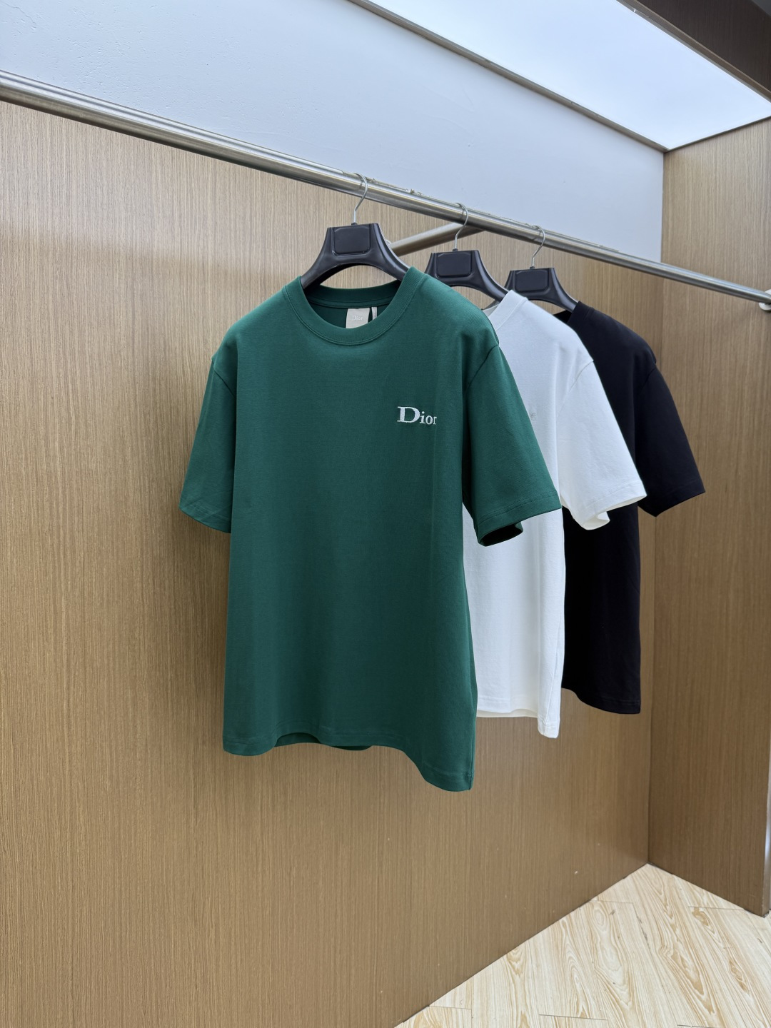 早春 CD 🔥🔥高品质 2026春夏最新款经典短袖T恤 经典标识图案logo时尚简约潮流短袖，最顶级的品