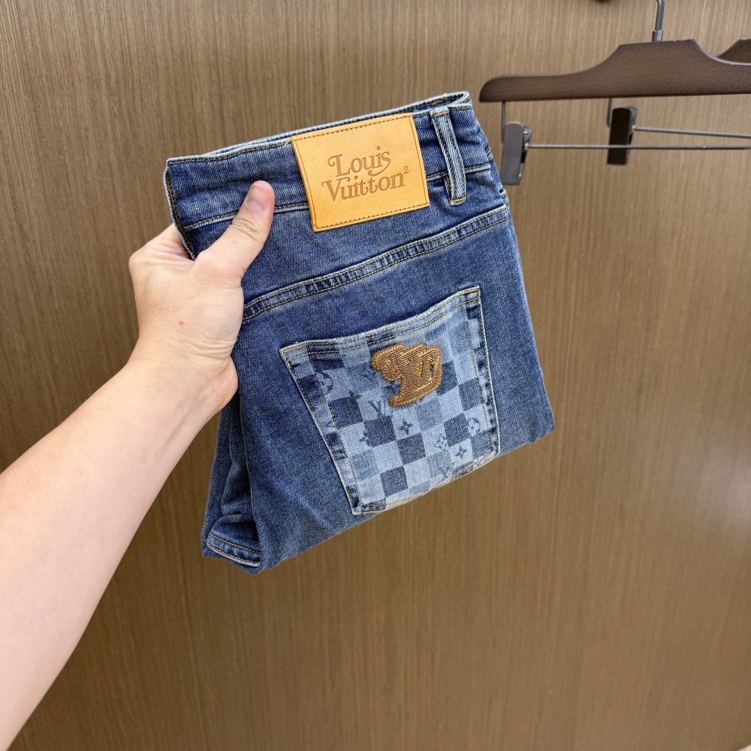 NO:839697,Early spring LV high-end customized quality 26SS spring and summer latest original jeans sold simultaneously at the counter Original customized replica Customer-supplied hardware accessories Original quality Imported denim fabrics heavily washed Fine workmanship and routing Excellent upper body, preferred item A60 SIZE: 30-38/No 35 37,, louis vuitton,jeans,19860909早春 LV 高端定制品质 26SS春夏最新款原单牛仔裤 柜台同步发售 原版定制复刻 客供五金辅料 原单品质 进口牛仔面料重工洗水 做工走线精细 上身绝佳,优选单品A60 SIZE:30-38/无35 37,,louis vuitton,jeans,,Men's clothing