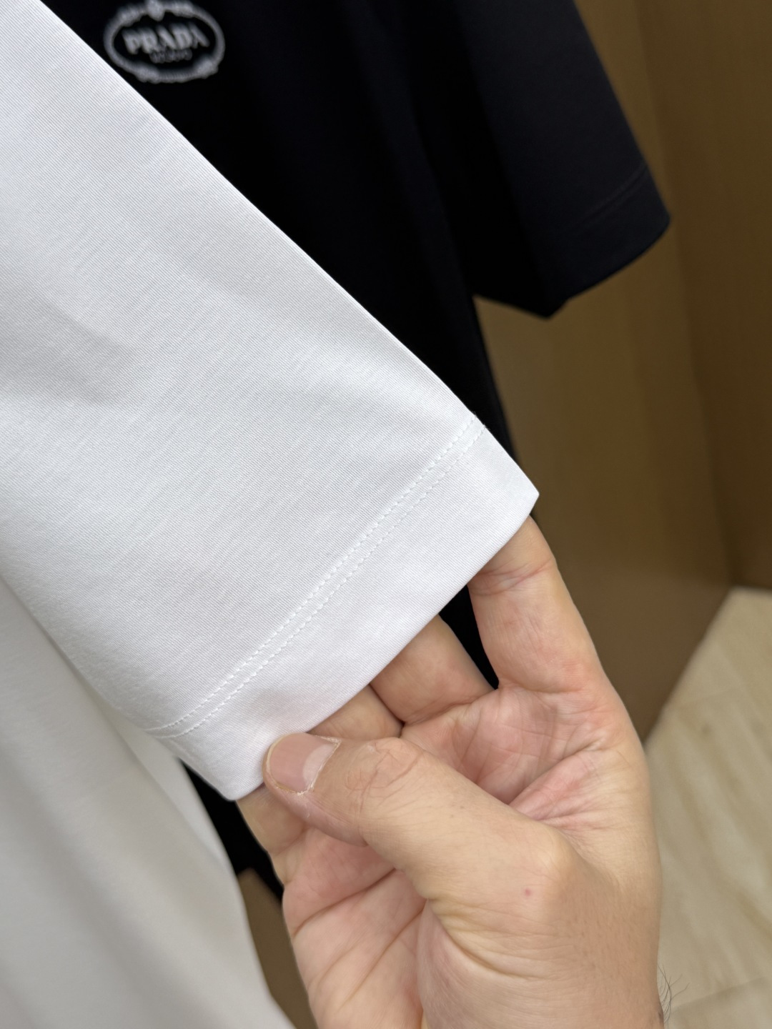 早春 PD 🔥🔥春夏新款首发专柜最新款圆领短袖 高端订制 设计前卫时尚！品牌logo重工艺设计 高端定制