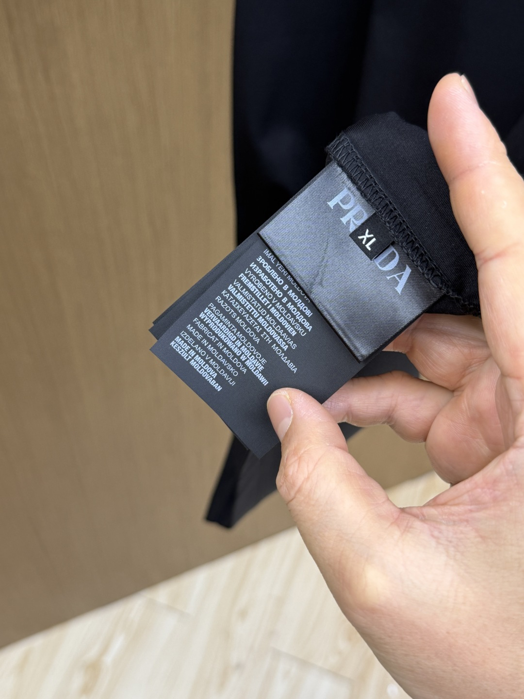 早春 PD 🔥🔥春夏新款首发专柜最新款圆领短袖 高端订制 设计前卫时尚！品牌logo重工艺设计 高端定制