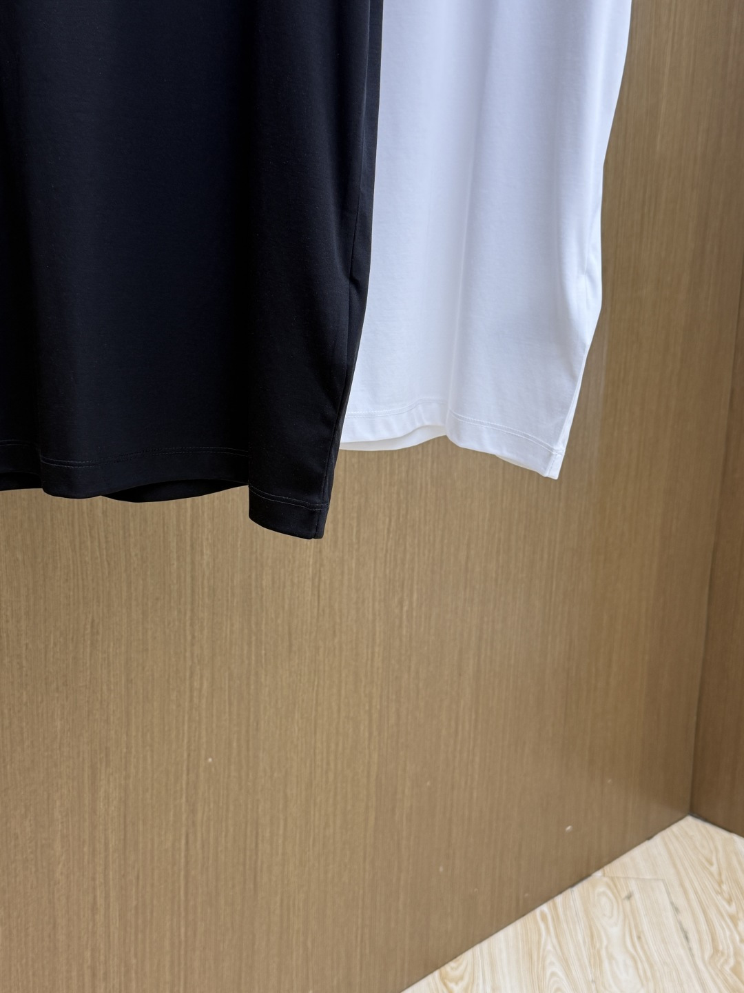 早春 PD 🔥🔥春夏新款首发专柜最新款圆领短袖 高端订制 设计前卫时尚！品牌logo重工艺设计 高端定制