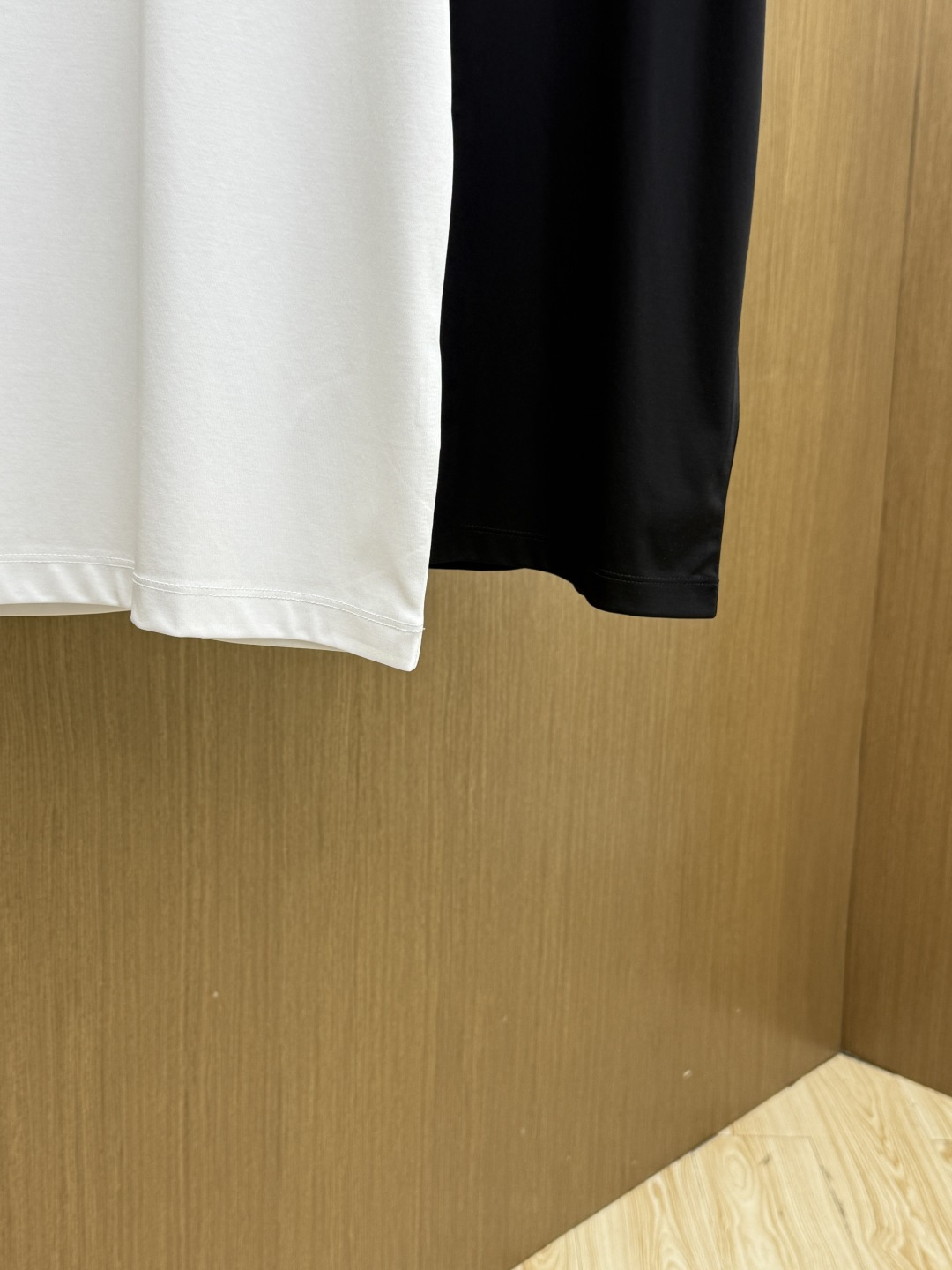 早春 LV 🔥🔥春夏新款首发专柜最新款圆领短袖 高端订制 设计前卫时尚！品牌logo重工艺设计 高端定制