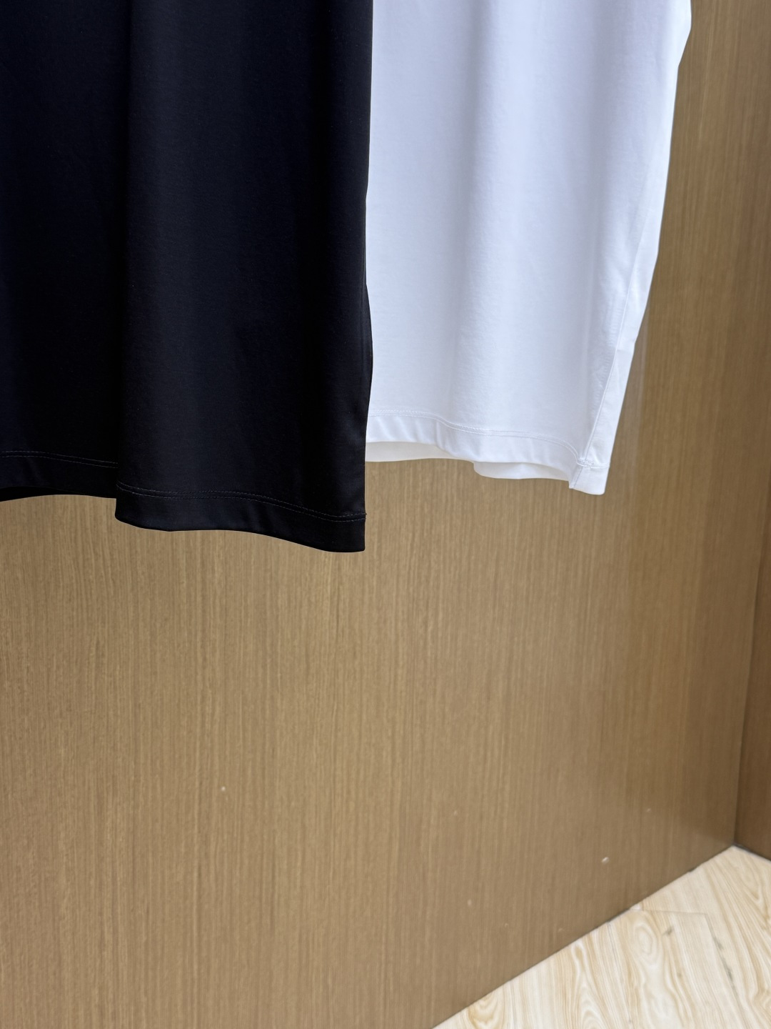 早春 LV 🔥🔥春夏新款首发专柜最新款圆领短袖 高端订制 设计前卫时尚！品牌logo重工艺设计 高端定制