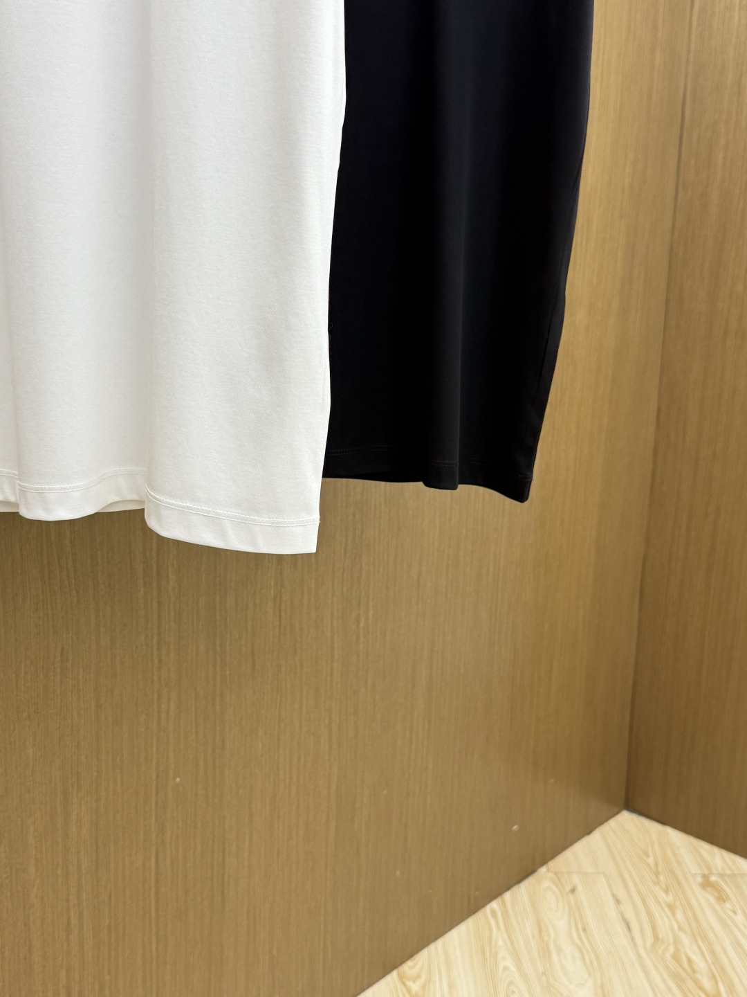 早春 CD 🔥🔥春夏新款首发专柜最新款圆领短袖 高端订制 设计前卫时尚！品牌logo重工艺设计 高端定制