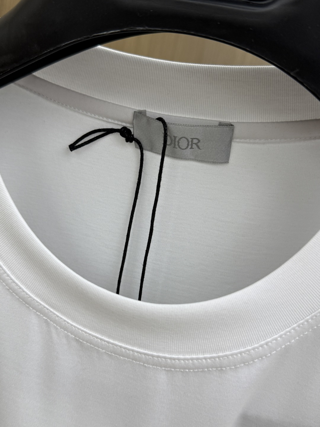 早春 CD 🔥🔥春夏新款首发专柜最新款圆领短袖 高端订制 设计前卫时尚！品牌logo重工艺设计 高端定制