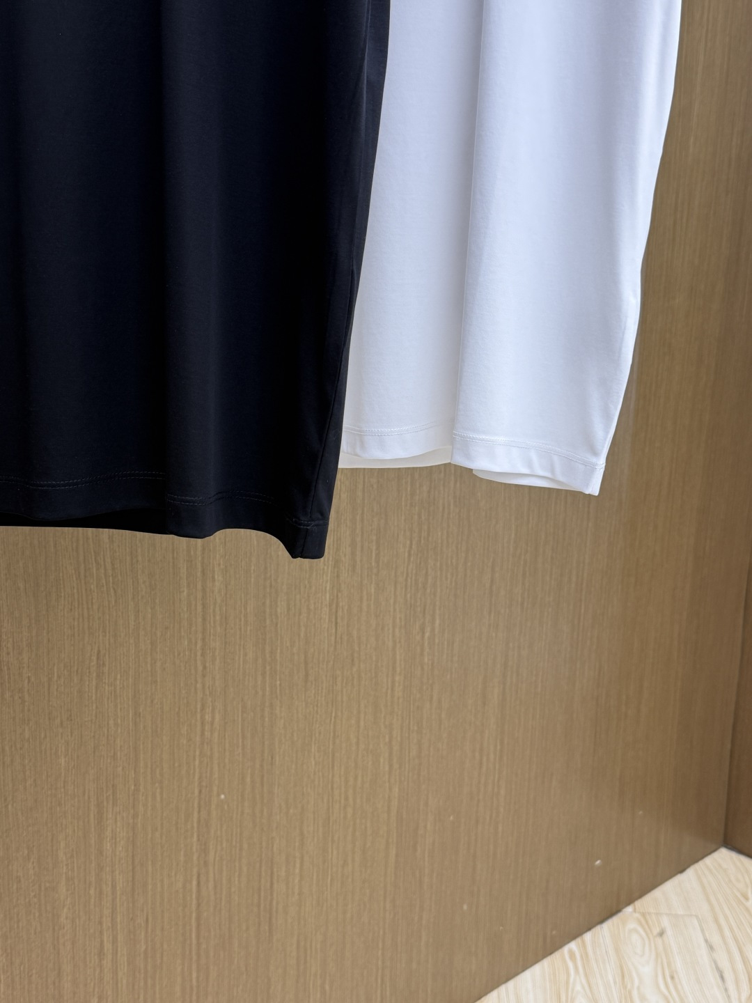 早春 CD 🔥🔥春夏新款首发专柜最新款圆领短袖 高端订制 设计前卫时尚！品牌logo重工艺设计 高端定制