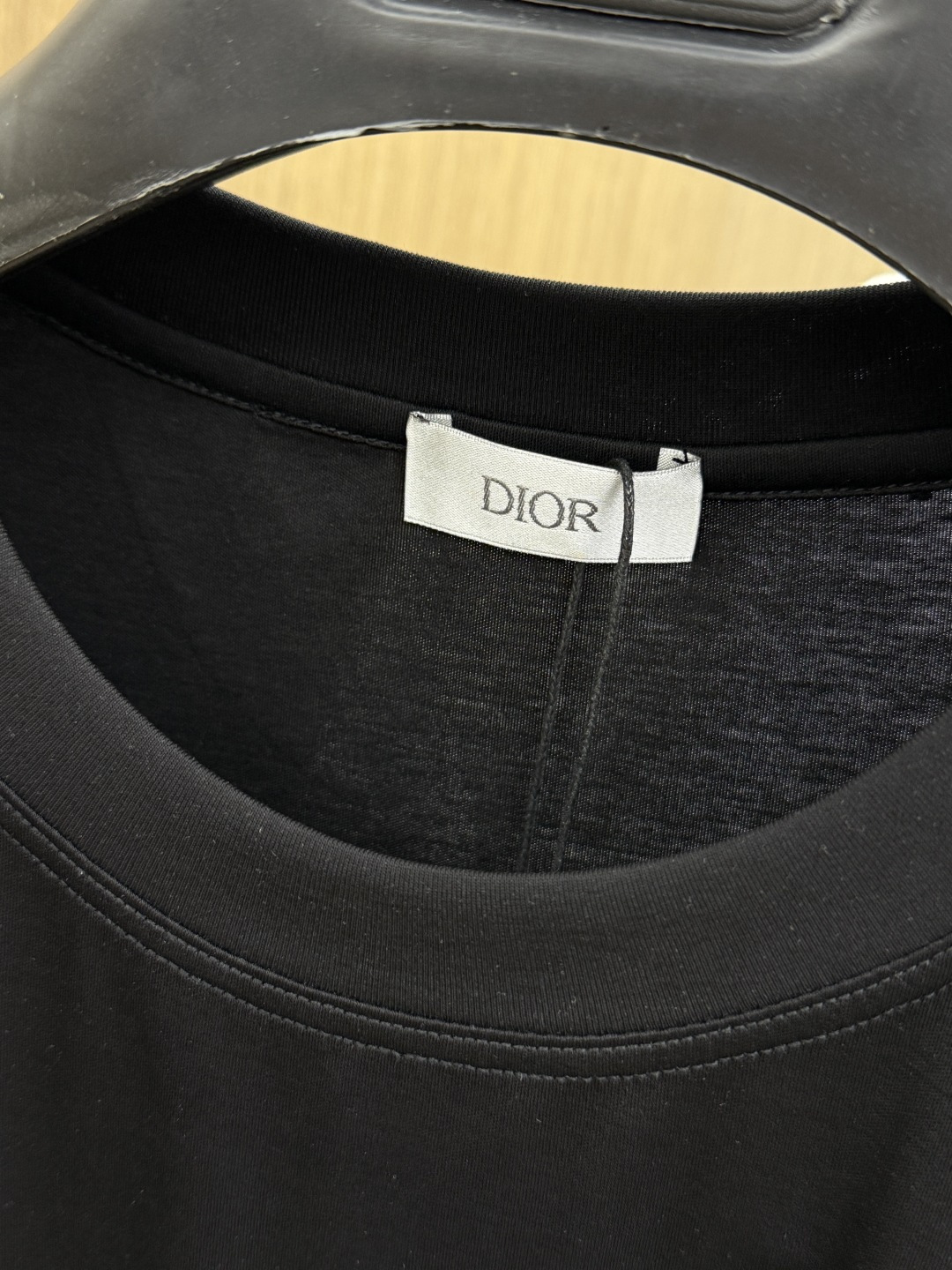 早春 CD 🔥🔥春夏新款首发专柜最新款圆领短袖 高端订制 设计前卫时尚！品牌logo重工艺设计 高端定制