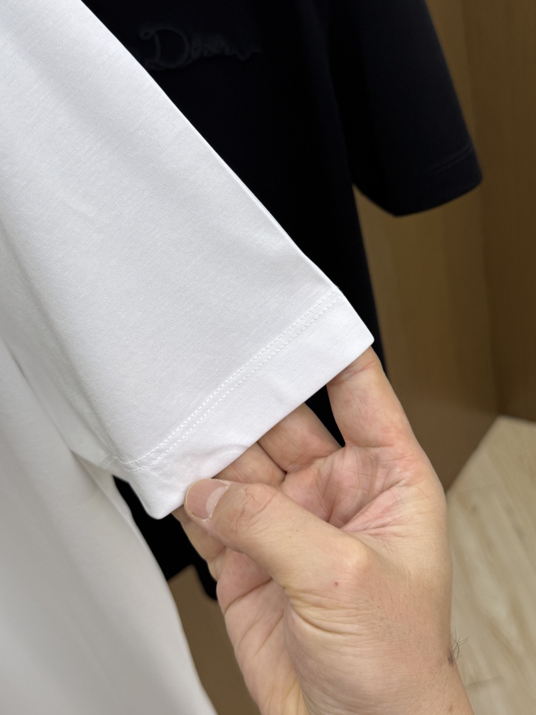 早春 CD 🔥🔥春夏新款首发专柜最新款圆领短袖 高端订制 设计前卫时尚！品牌logo重工艺设计 高端定制