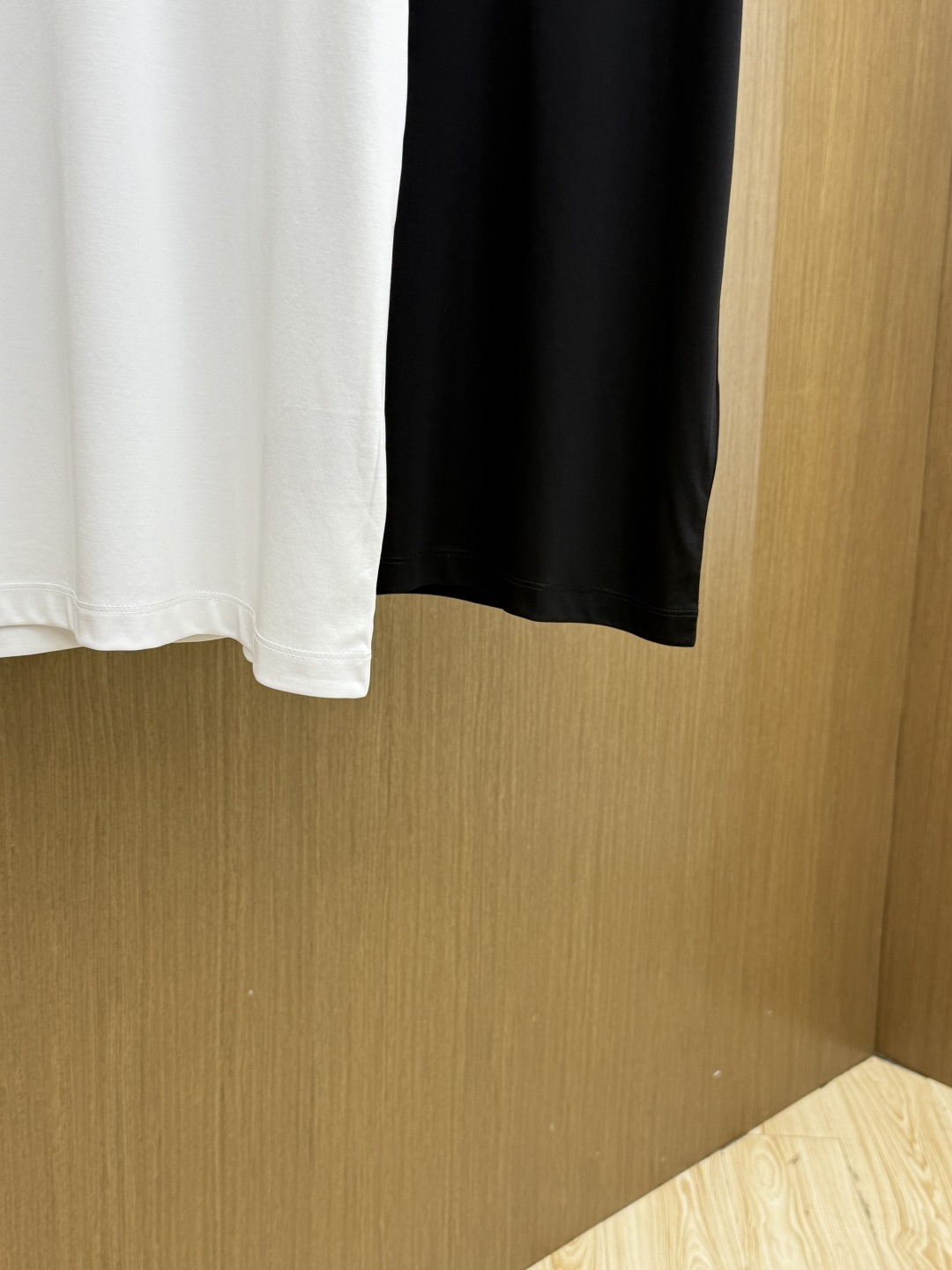 早春 CD 🔥🔥春夏新款首发专柜最新款圆领短袖 高端订制 设计前卫时尚！品牌logo重工艺设计 高端定制