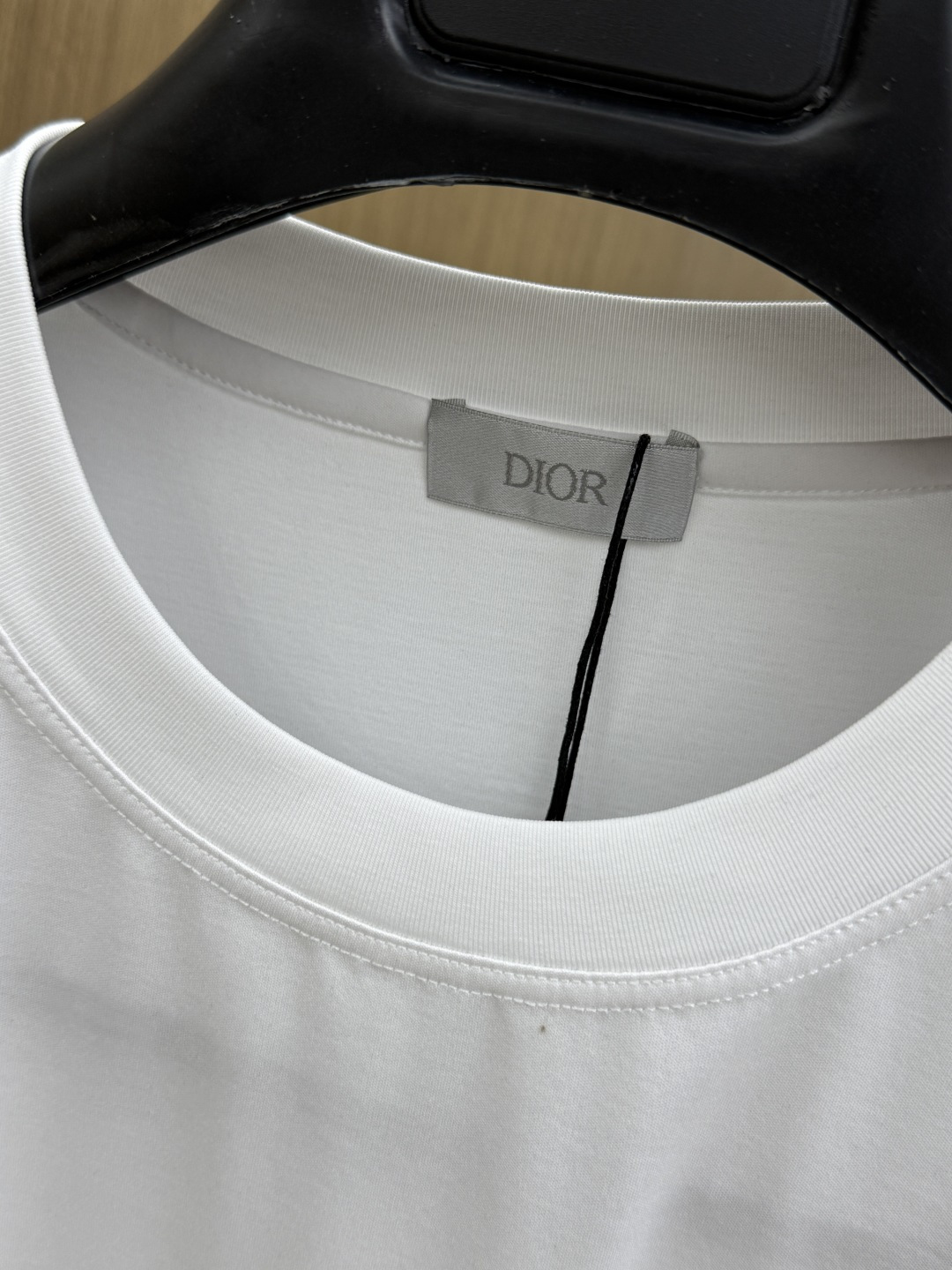 早春 CD 🔥🔥春夏新款首发专柜最新款圆领短袖 高端订制 设计前卫时尚！品牌logo重工艺设计 高端定制