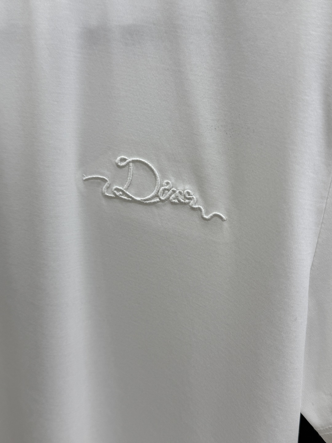 早春 CD 🔥🔥春夏新款首发专柜最新款圆领短袖 高端订制 设计前卫时尚！品牌logo重工艺设计 高端定制