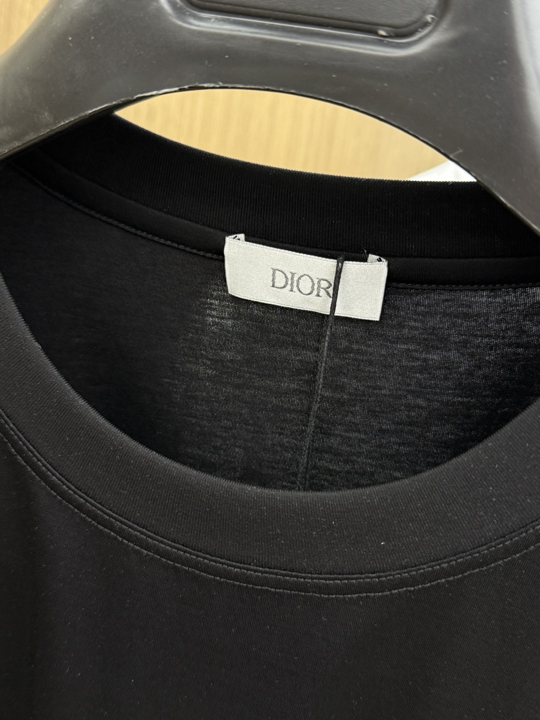 早春 CD 🔥🔥春夏新款首发专柜最新款圆领短袖 高端订制 设计前卫时尚！品牌logo重工艺设计 高端定制