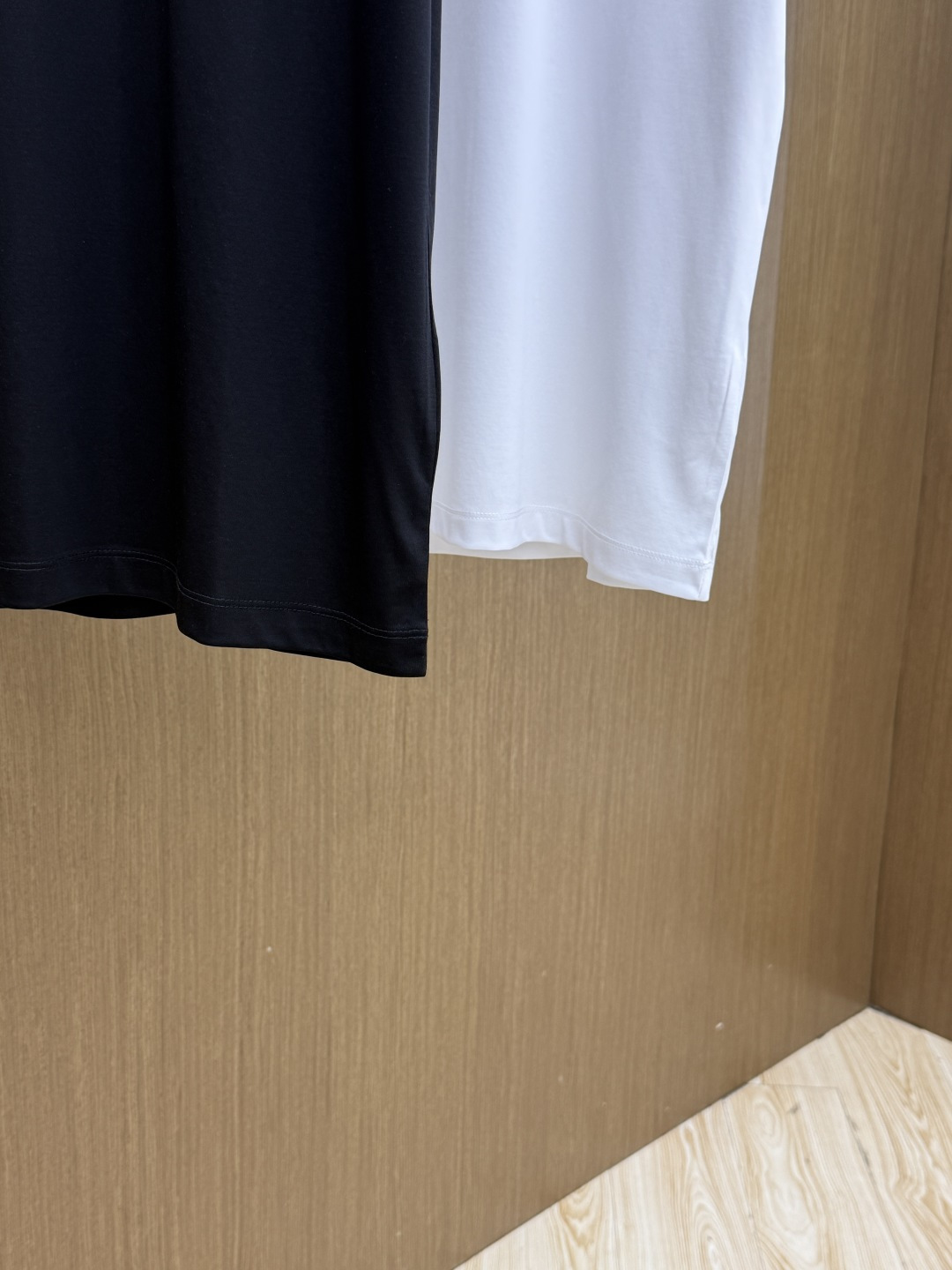 早春 CD 🔥🔥春夏新款首发专柜最新款圆领短袖 高端订制 设计前卫时尚！品牌logo重工艺设计 高端定制