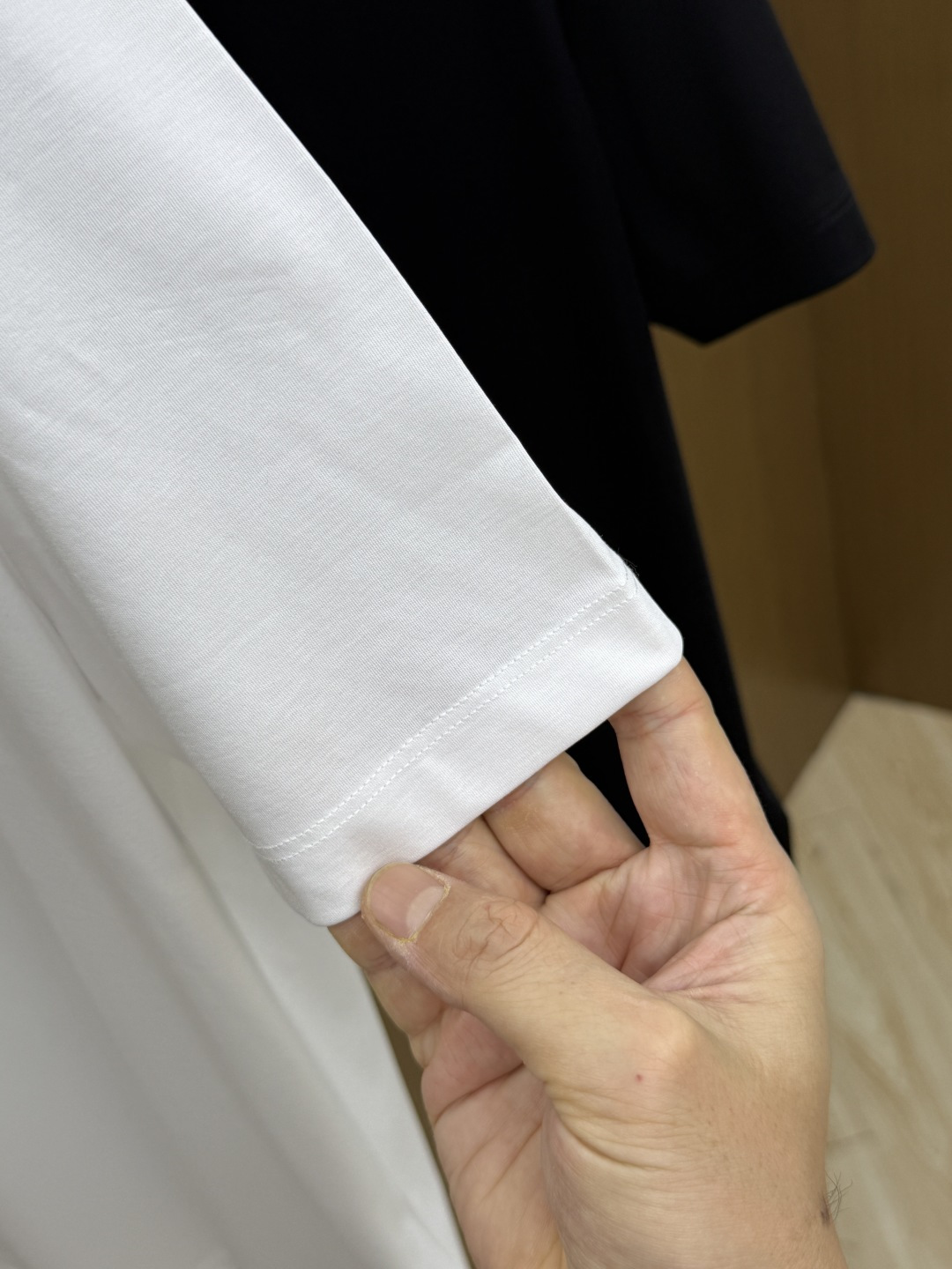 早春 PD 🔥🔥春夏新款首发专柜最新款圆领短袖 高端订制 设计前卫时尚！品牌logo重工艺设计 高端定制