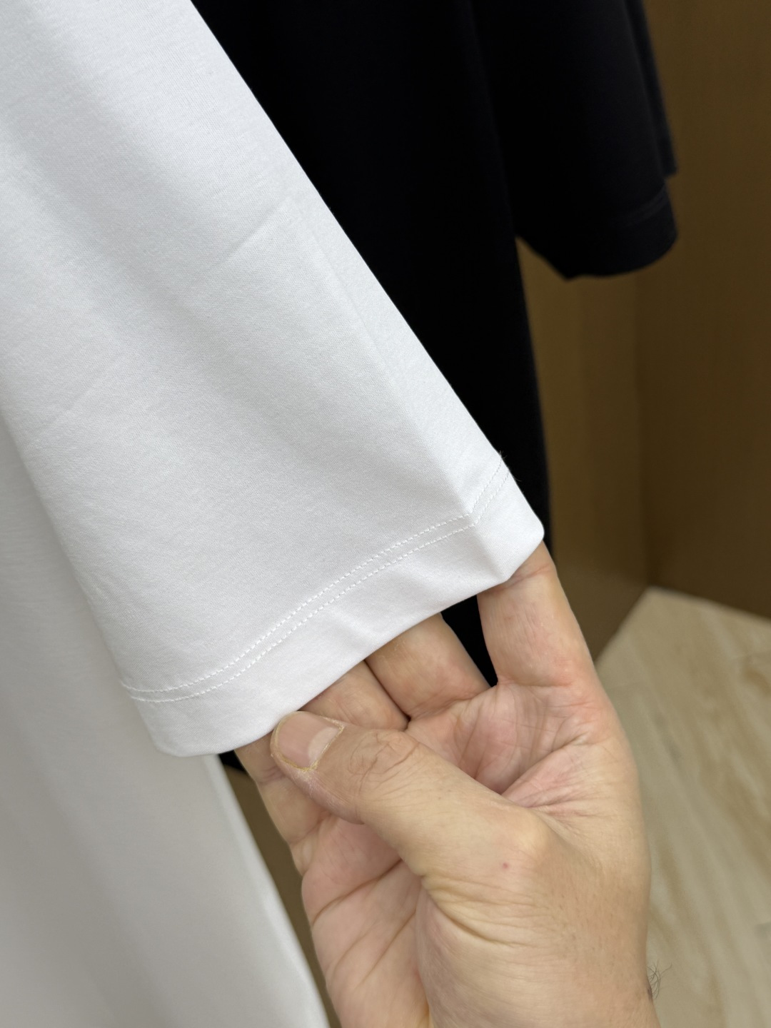 早春 HER 🔥🔥春夏新款首发专柜最新款圆领短袖 高端订制 设计前卫时尚！品牌logo重工艺设计 高端定