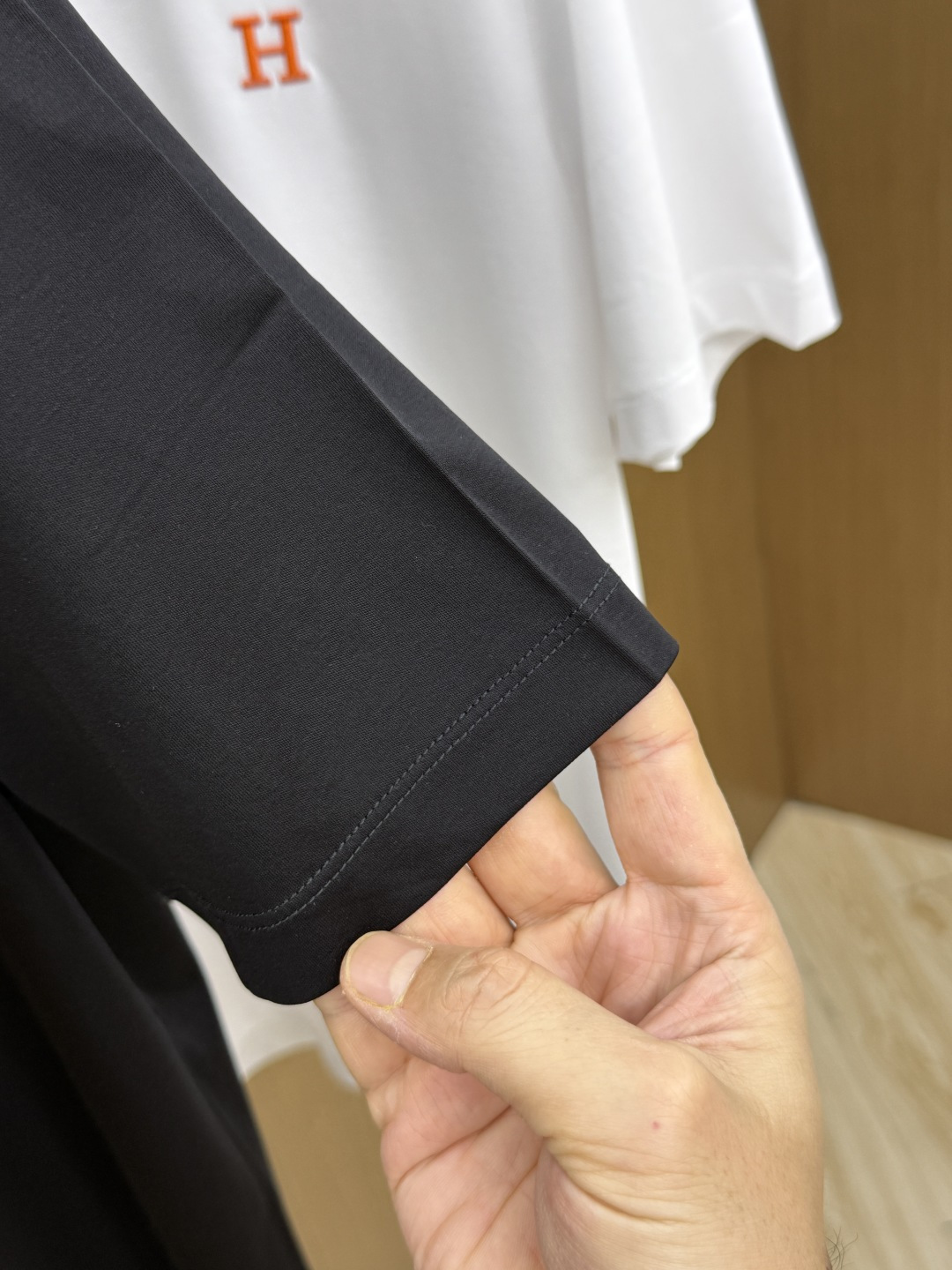 早春 HER 🔥🔥春夏新款首发专柜最新款圆领短袖 高端订制 设计前卫时尚！品牌logo重工艺设计 高端定