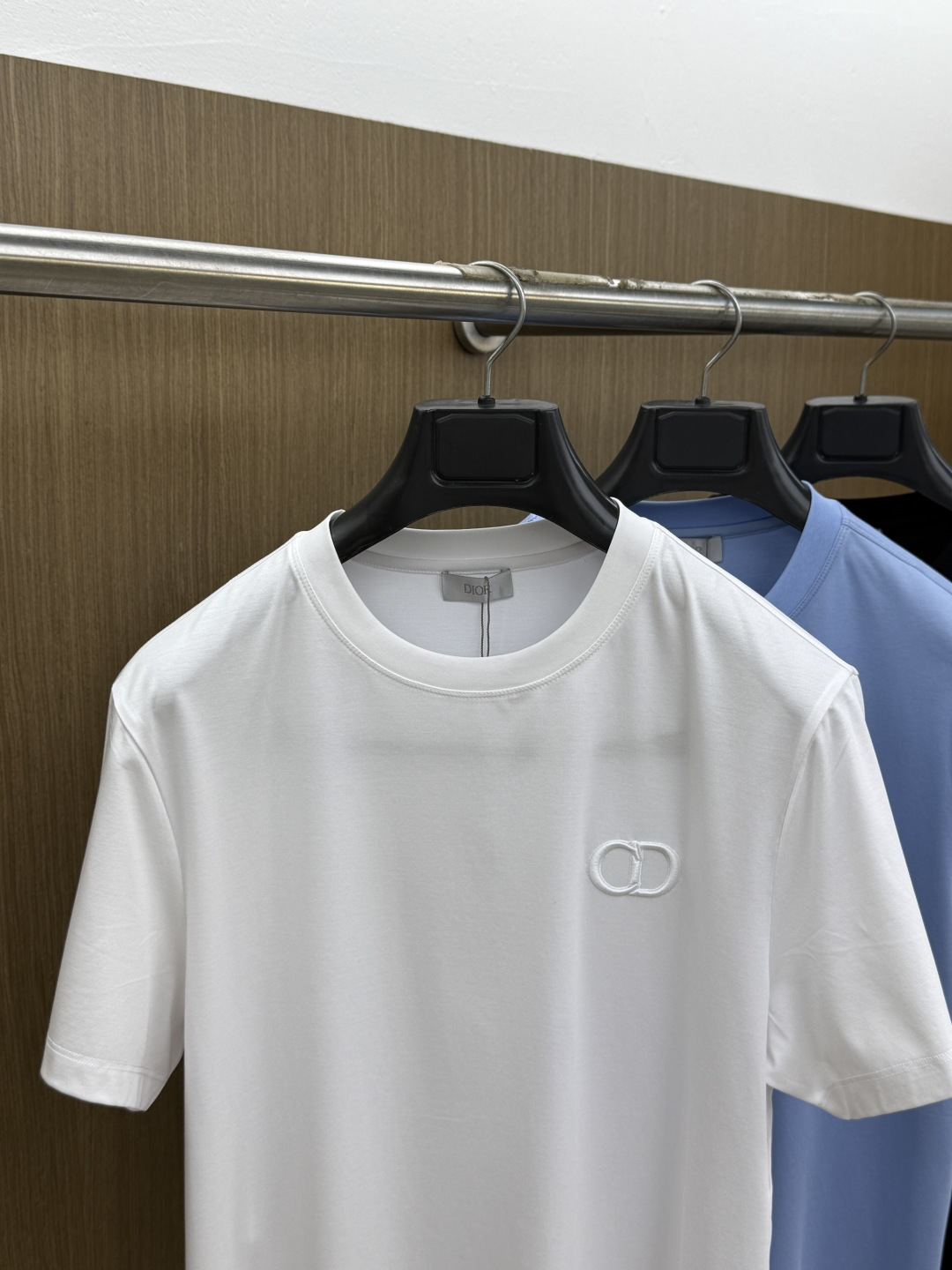 早春 CD 🔥🔥春夏新款首发专柜最新款圆领短袖 高端订制 设计前卫时尚！品牌logo重工艺设计 高端定制