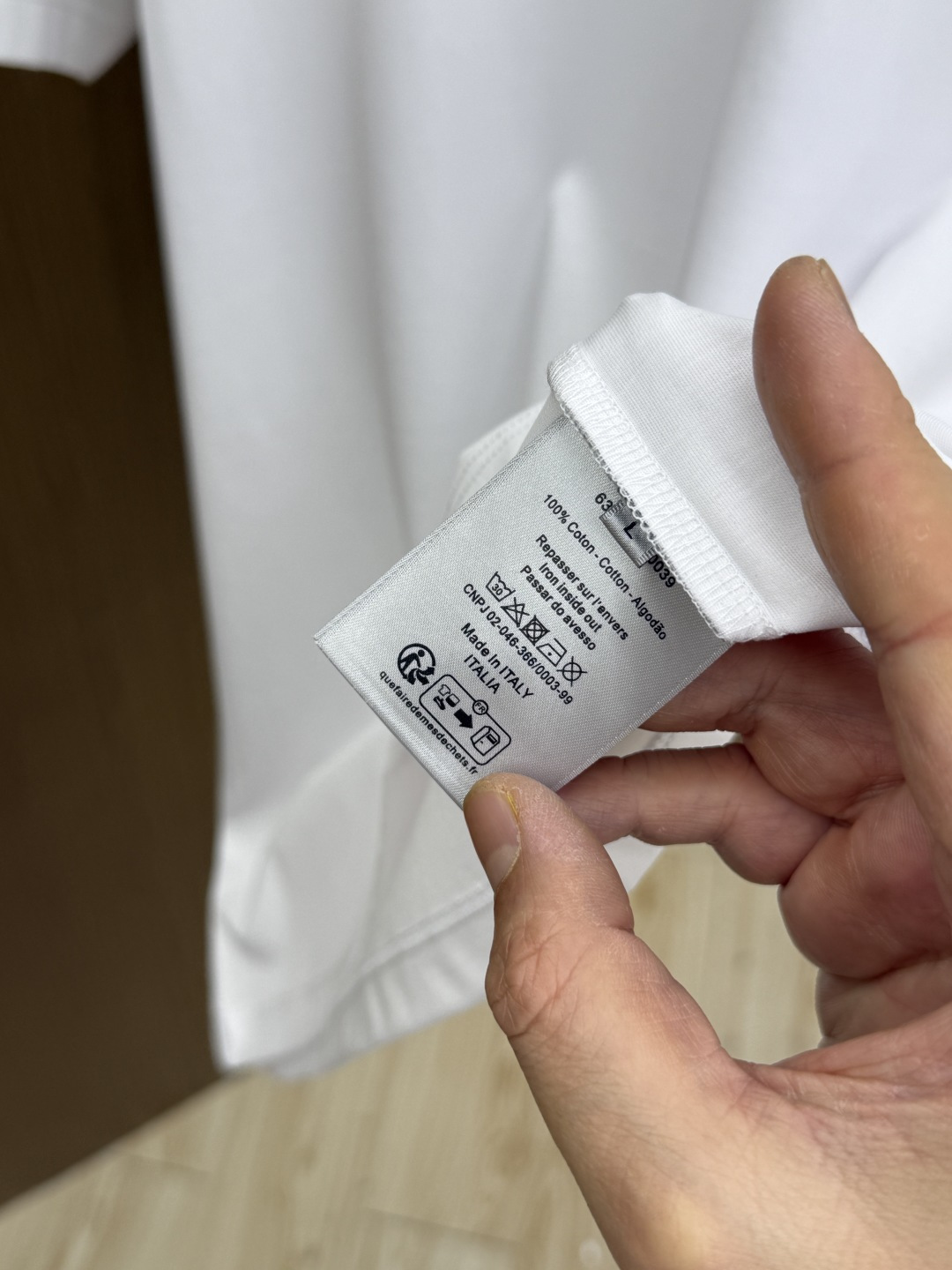 早春 CD 🔥🔥春夏新款首发专柜最新款圆领短袖 高端订制 设计前卫时尚！品牌logo重工艺设计 高端定制