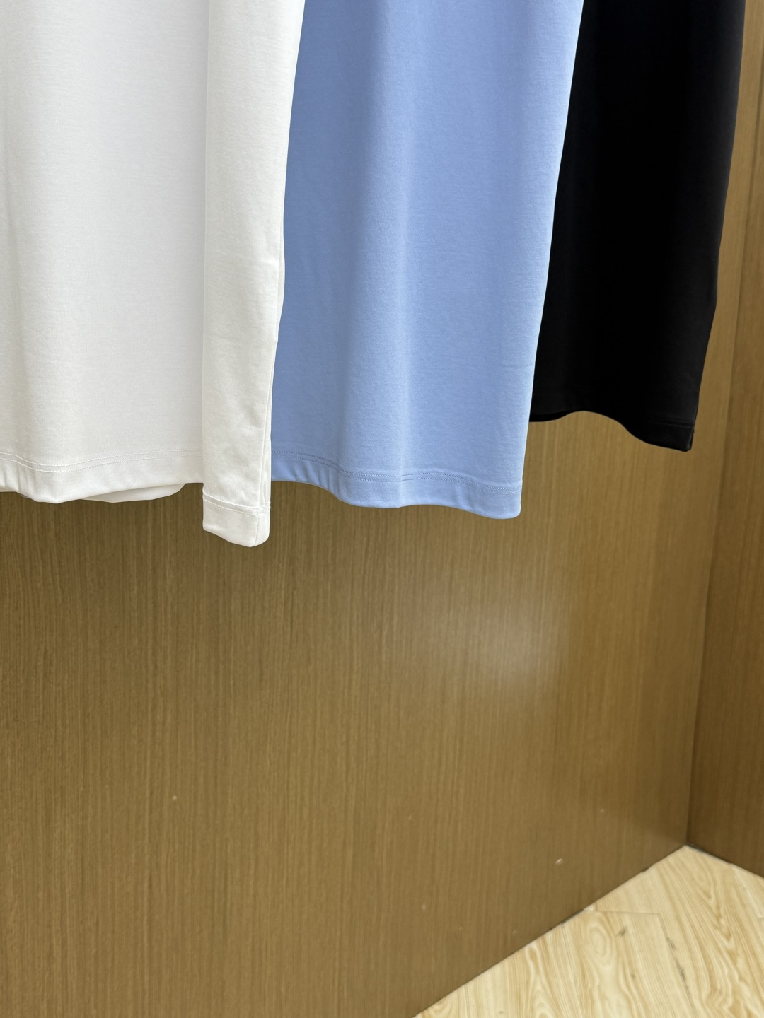 早春 CD 🔥🔥春夏新款首发专柜最新款圆领短袖 高端订制 设计前卫时尚！品牌logo重工艺设计 高端定制