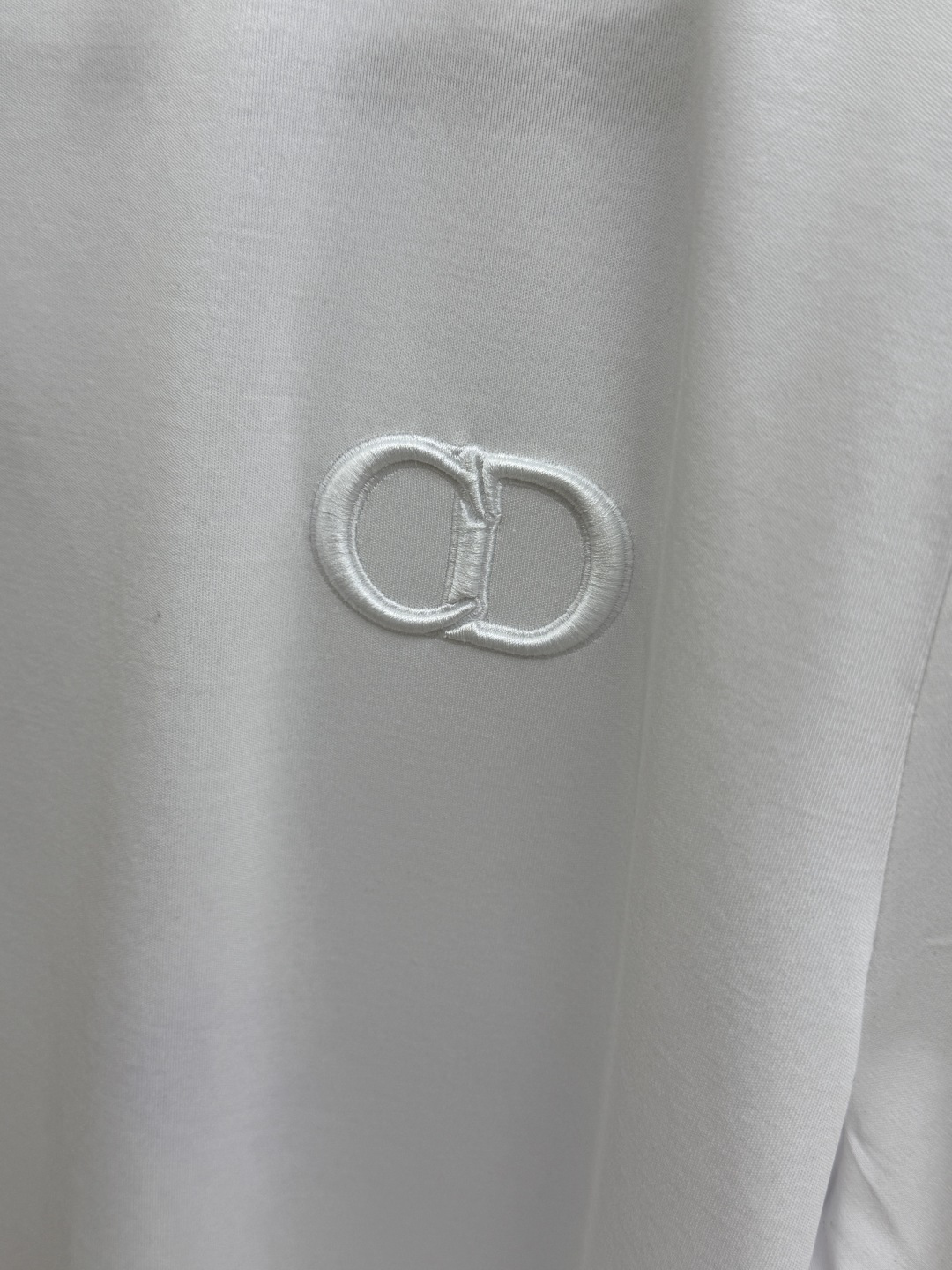 早春 CD 🔥🔥春夏新款首发专柜最新款圆领短袖 高端订制 设计前卫时尚！品牌logo重工艺设计 高端定制