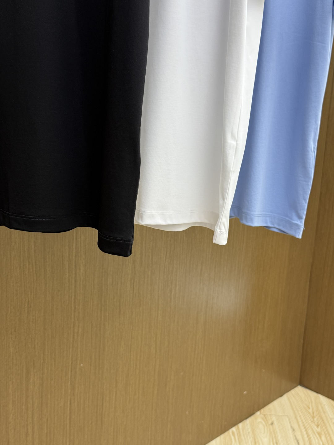 早春 CD 🔥🔥春夏新款首发专柜最新款圆领短袖 高端订制 设计前卫时尚！品牌logo重工艺设计 高端定制