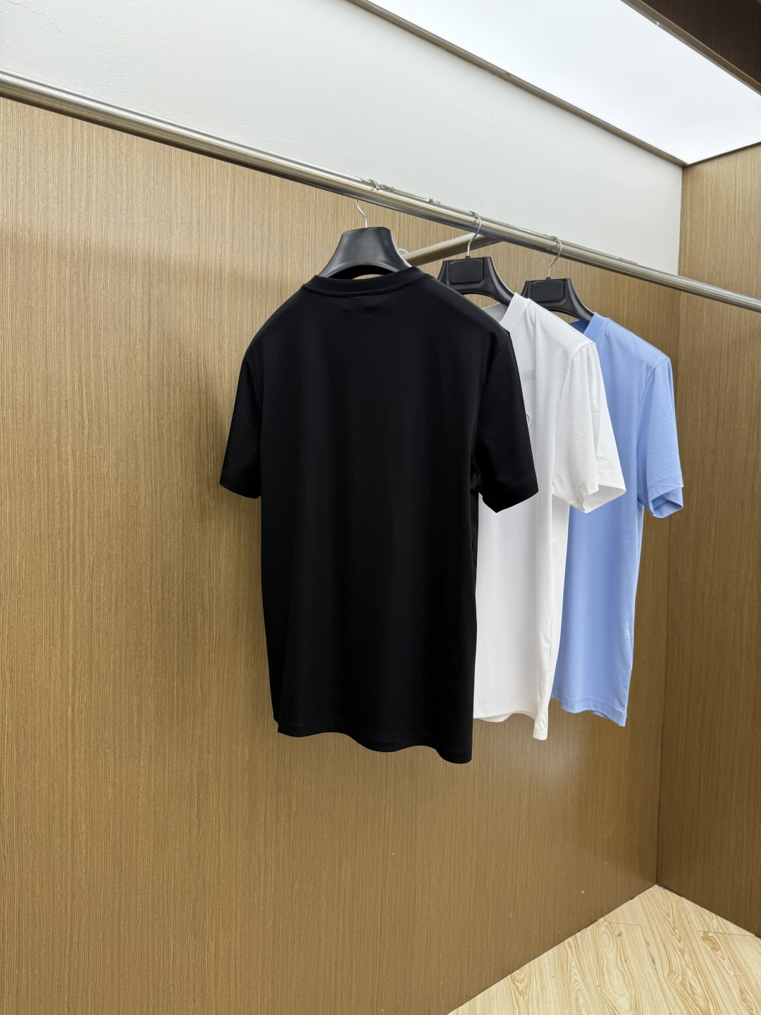 早春 CD 🔥🔥春夏新款首发专柜最新款圆领短袖 高端订制 设计前卫时尚！品牌logo重工艺设计 高端定制