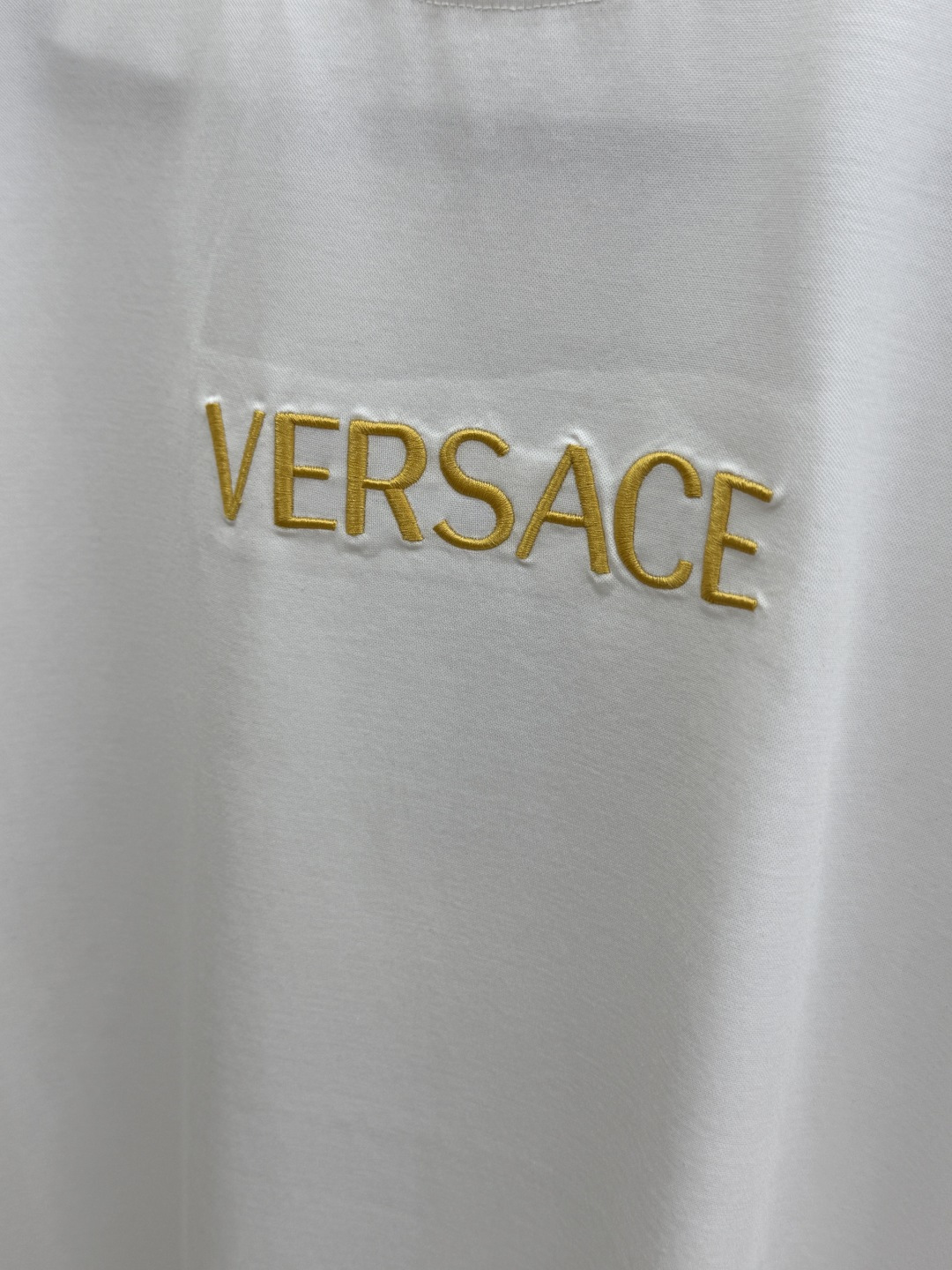 早春 VER 🔥🔥春夏新款首发专柜最新款圆领短袖 高端订制 设计前卫时尚！品牌logo重工艺设计 高端定