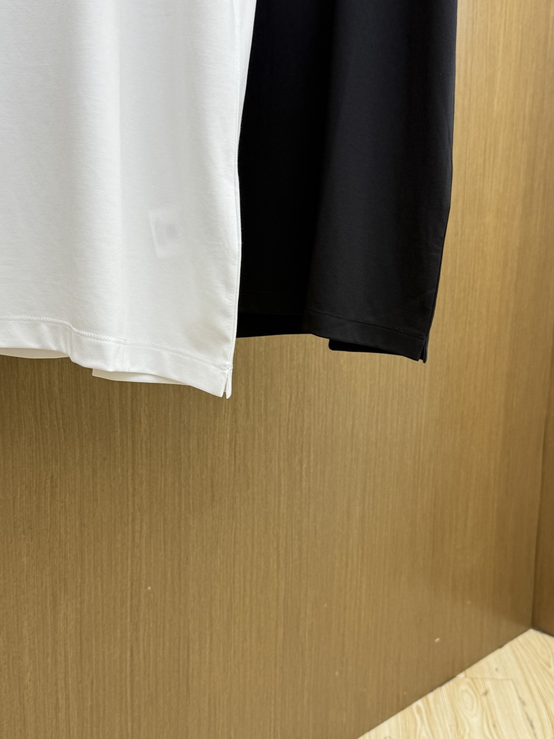 早春 VER 🔥🔥春夏新款首发专柜最新款圆领短袖 高端订制 设计前卫时尚！品牌logo重工艺设计 高端定