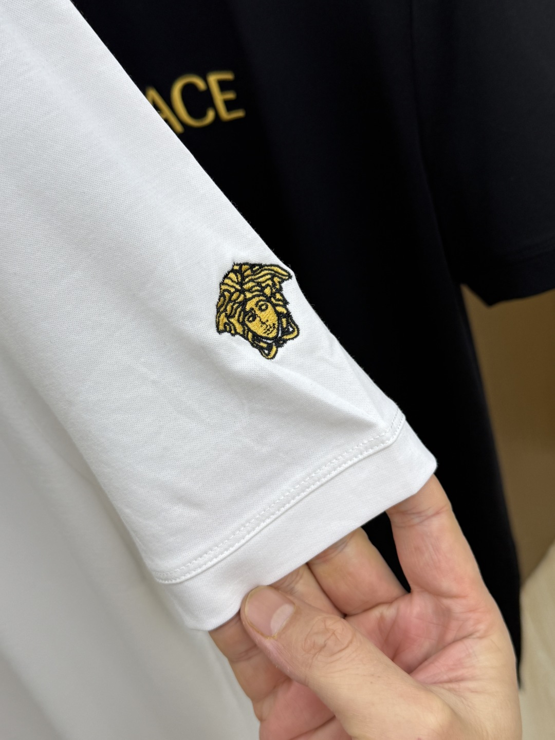 早春 VER 🔥🔥春夏新款首发专柜最新款圆领短袖 高端订制 设计前卫时尚！品牌logo重工艺设计 高端定