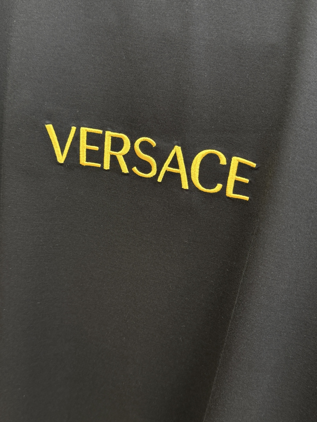 早春 VER 🔥🔥春夏新款首发专柜最新款圆领短袖 高端订制 设计前卫时尚！品牌logo重工艺设计 高端定