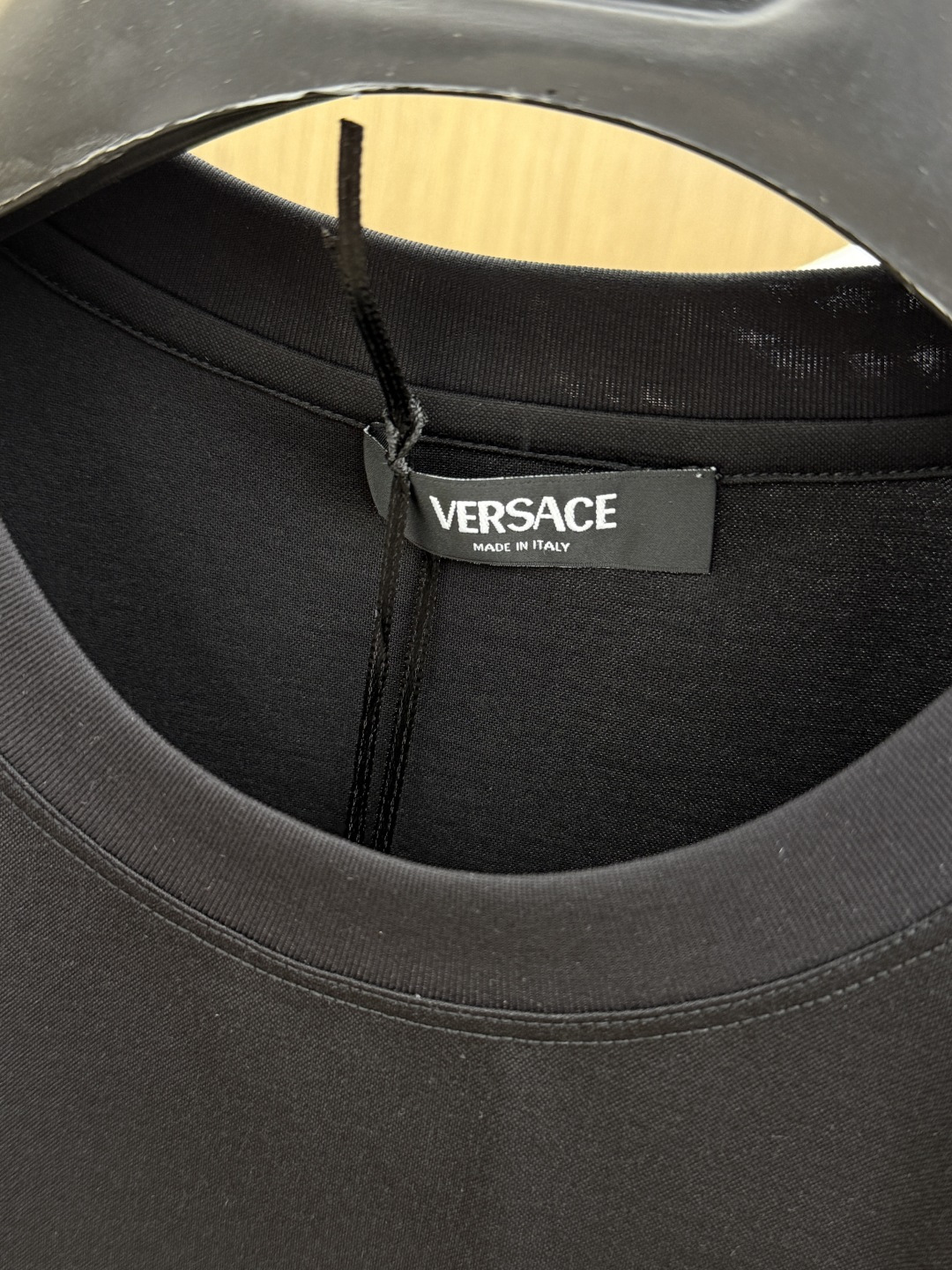 早春 VER 🔥🔥春夏新款首发专柜最新款圆领短袖 高端订制 设计前卫时尚！品牌logo重工艺设计 高端定