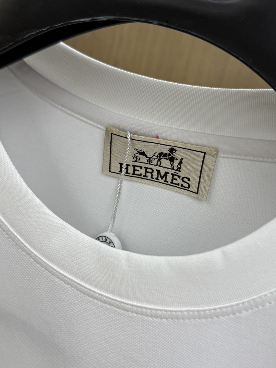 早春 Her 🔥🔥春夏新款首发专柜最新款圆领短袖 高端订制 设计前卫时尚！品牌logo重工艺设计 高端定