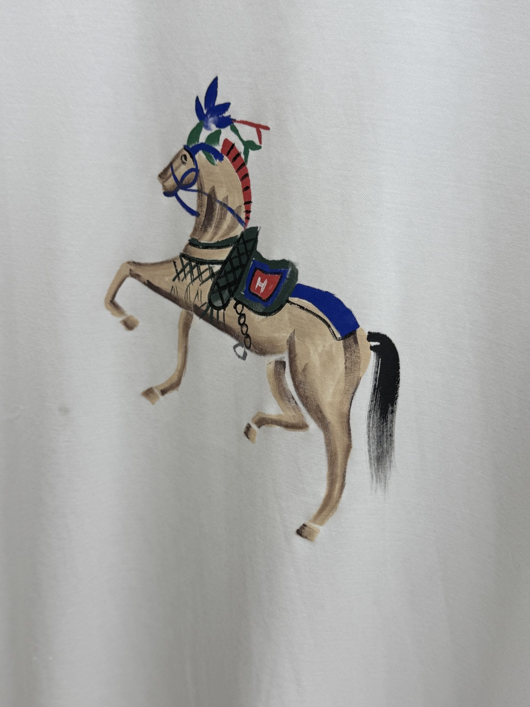 早春 Her 🔥🔥春夏新款首发专柜最新款圆领短袖 高端订制 设计前卫时尚！品牌logo重工艺设计 高端定